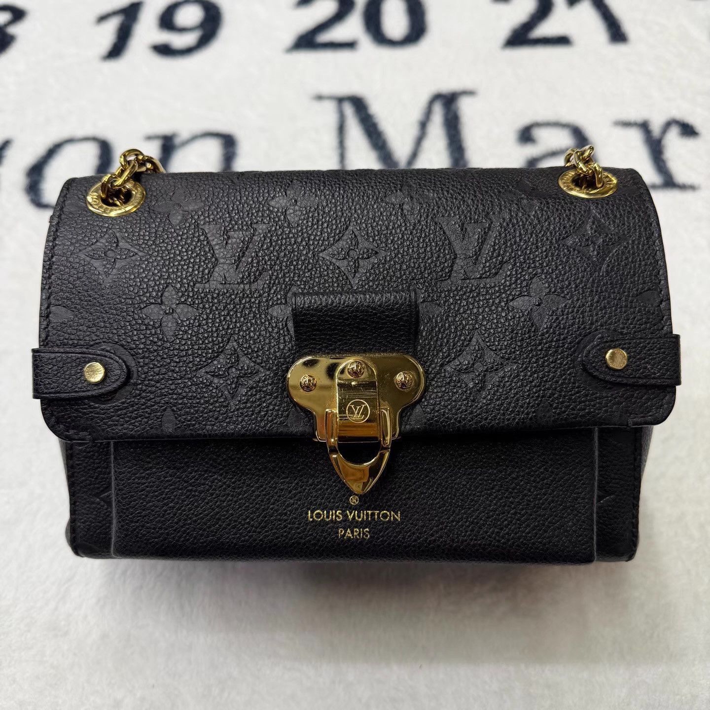 Louis Vuitton Black Textured Crossbody Bag with Gold Hardware Size ONE SIZE - 1 Thumbnail