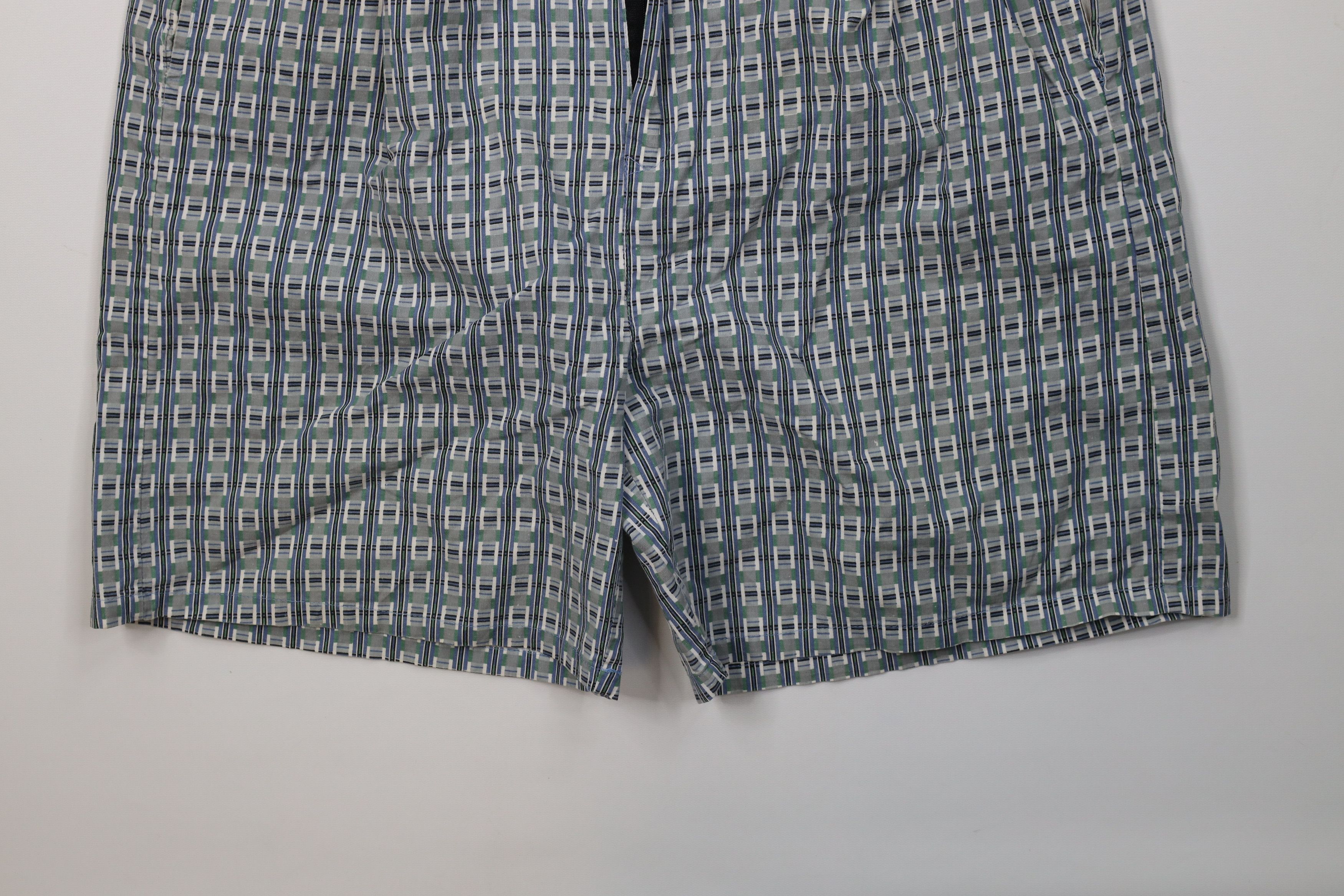 Vintage Vintage 90s Streetwear Geometric Lined Shorts Swim Trunks Size US 34 / EU 50 - 4 Thumbnail