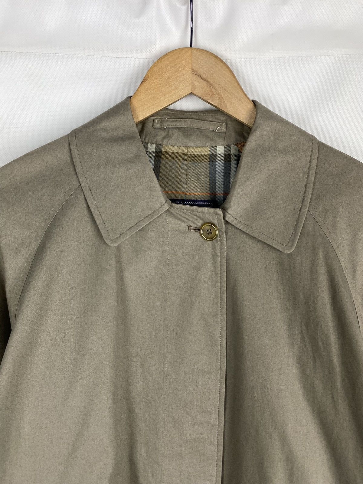 Burberry Burberrys vintage ladies single breasted belted trench coat Size M / US 6-8 / IT 42-44 - 8 Thumbnail