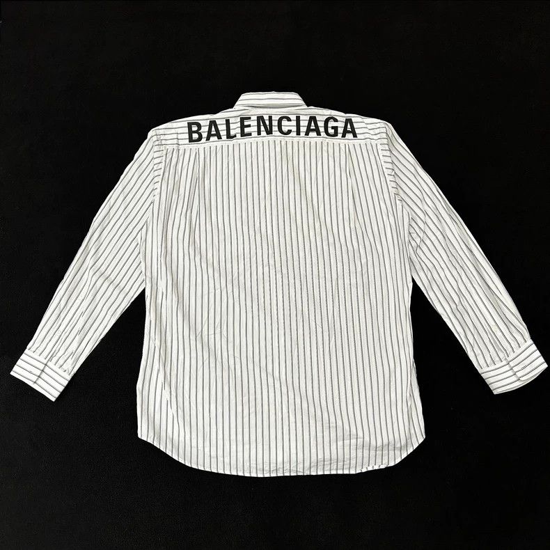 Balenciaga Balenciaga size 39 Big logo shirt behind it Size US S / EU 44-46 / 1 - 2 Thumbnail