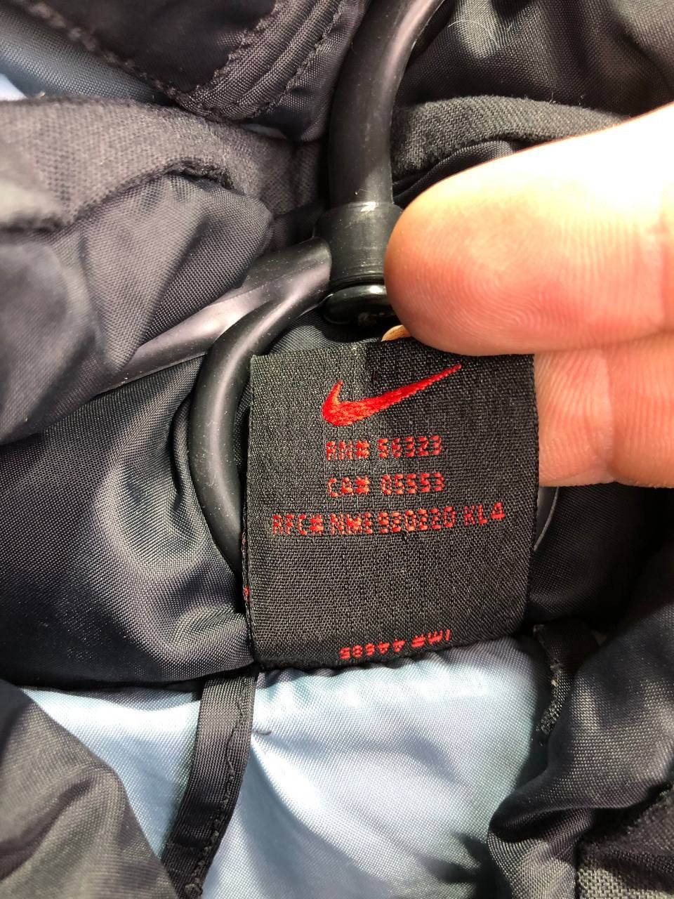 Vintage Vintage Black Down Puffer Nike Oregon USA Jacket Size US L / EU 52-54 / 3 - 13 Thumbnail