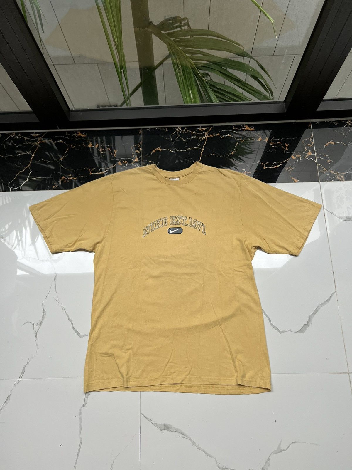 Nike × Vintage 90's RARE NIKE RETRO EST 1971 SWOOSH LOGO Y2K TEE Size US L / EU 52-54 / 3 - 1 Thumbnail