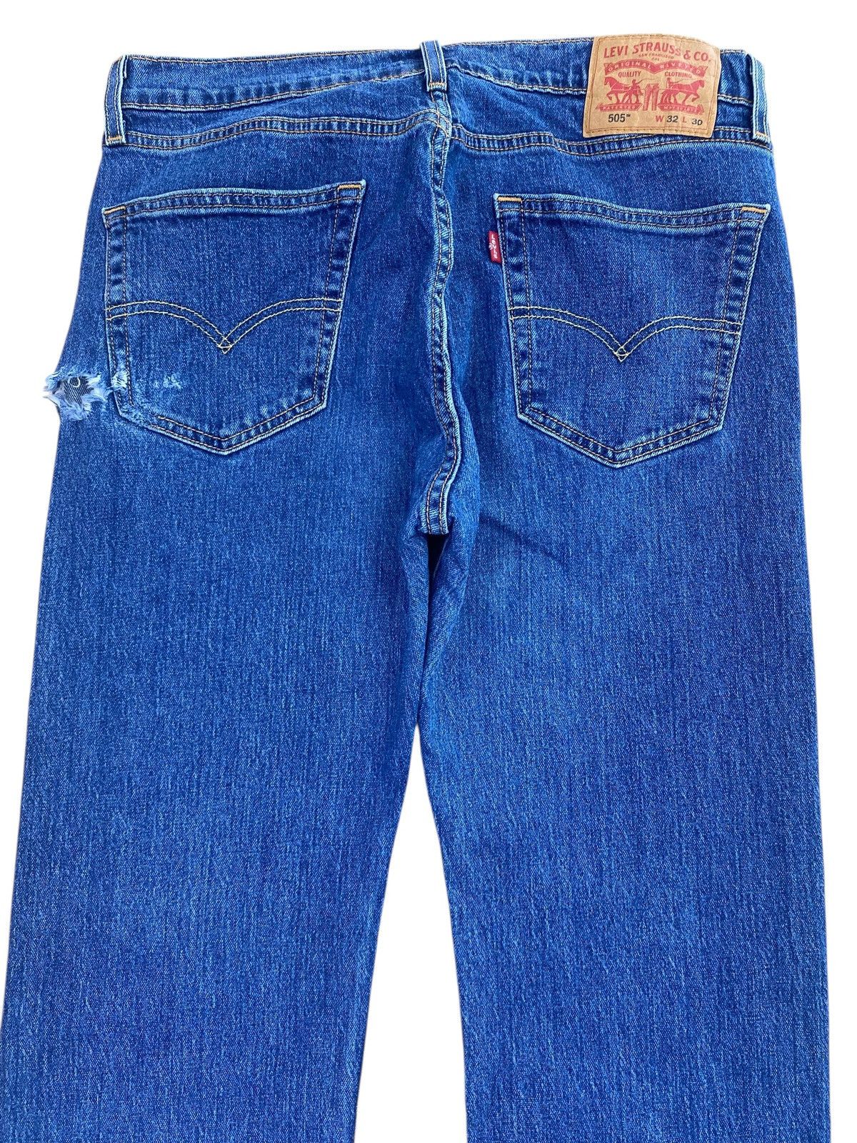 Levi's Levi’s 505 Blue Wash Style Straight Cut Jeans Size US 32 / EU 48 - 4 Thumbnail