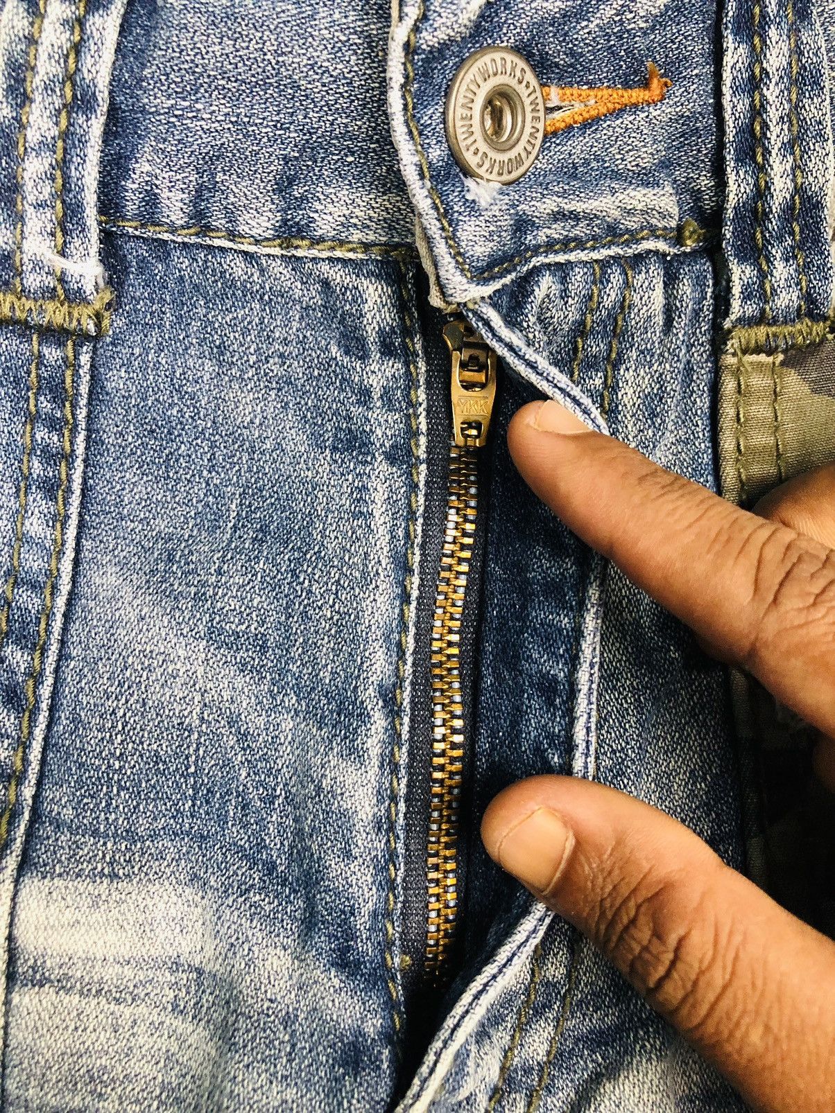 Twenty TWENTY WORKS Distressed Camo Jeans (38) Size US 31 - 10 Thumbnail