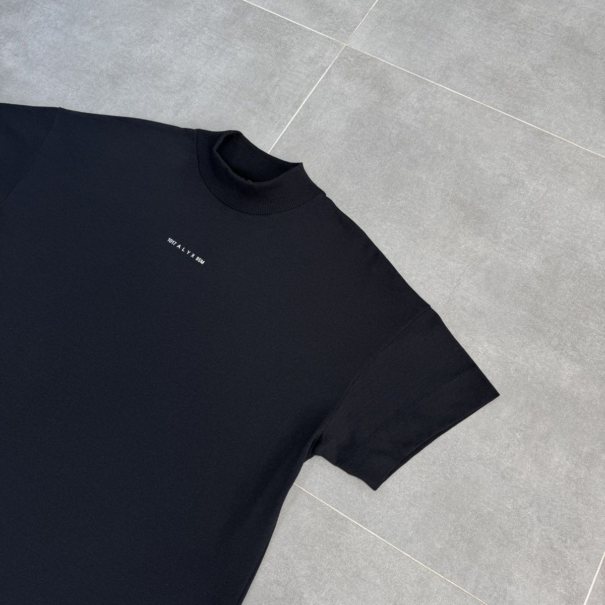 1017 ALYX 9SM 1017 ALYX 9SM Center Logo T-Shirt Size M Oversized Size US M / EU 48-50 / 2 - 6 Thumbnail