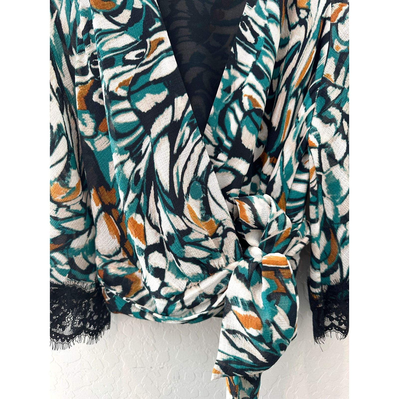 Anthropologie ANTHROPOLOGIE Black Teal Flutter Sleeve V-Neck Lace Trim Top Size S / US 4 / IT 40 - 4 Thumbnail
