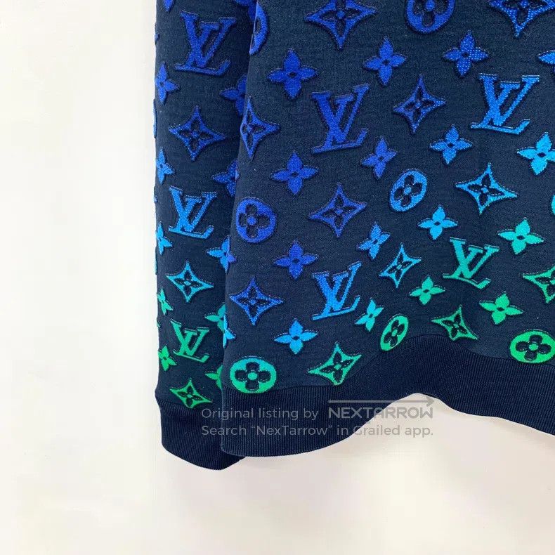 Louis Vuitton Louis Vuitton Blue-green gradient logo full print round ne Size US S / EU 44-46 / 1 - 4 Thumbnail