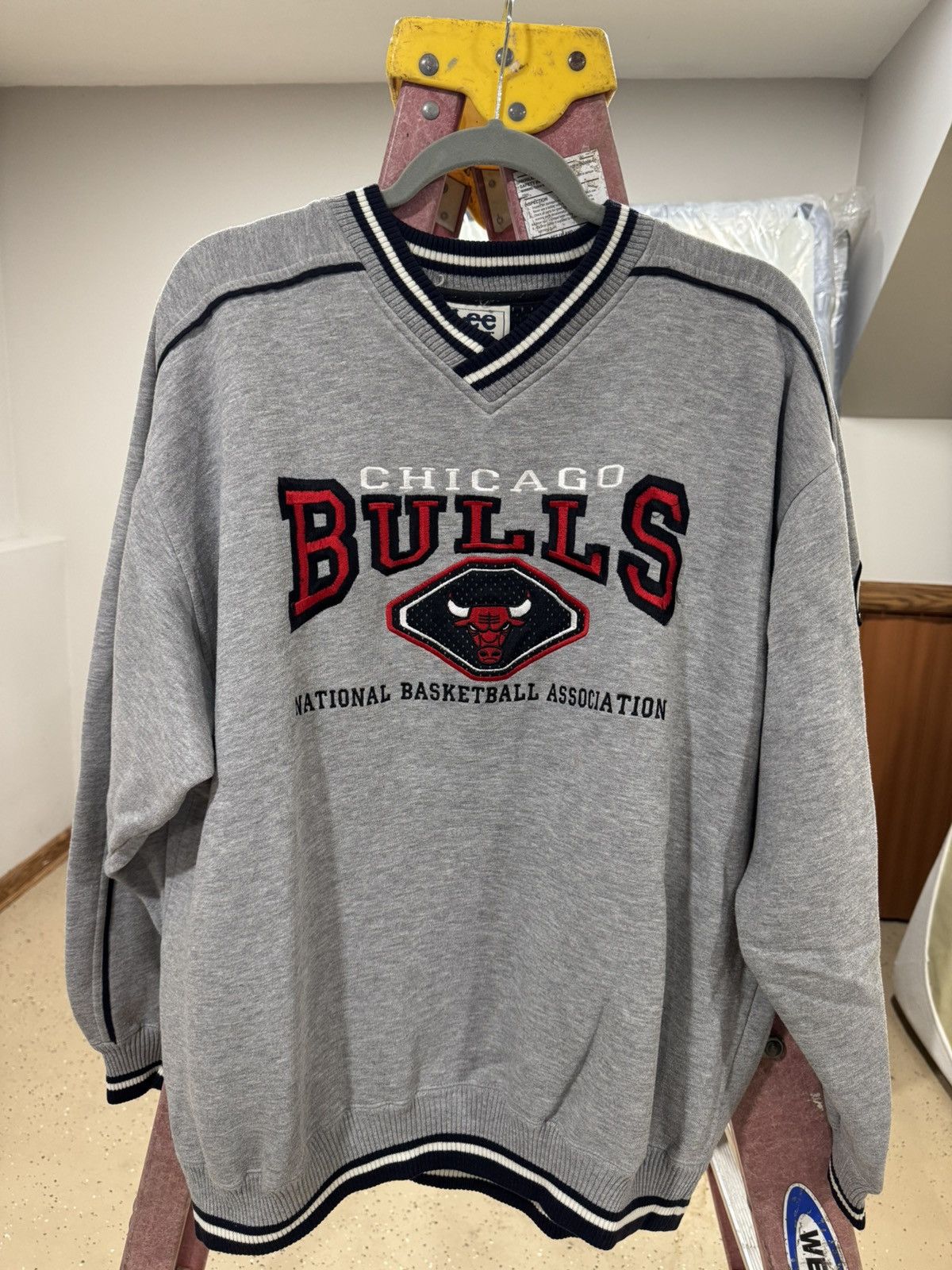 NBA Chicago Bulls Grey Sweatshirt Size US XL / EU 56 / 4 - 1 Thumbnail