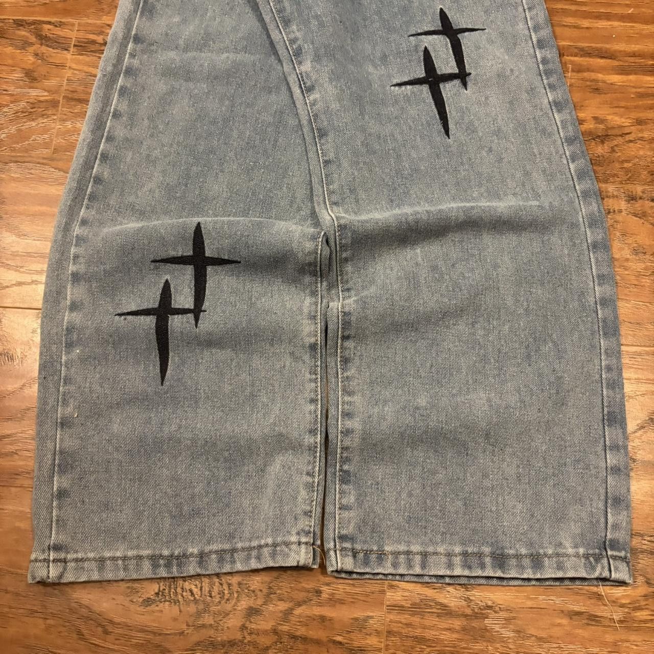 Vintage Crazy Vintage Y2K/2000s Baggy Cross chrome hearts Style Medium wash Denim Jeans! Size US 27 - 3 Thumbnail