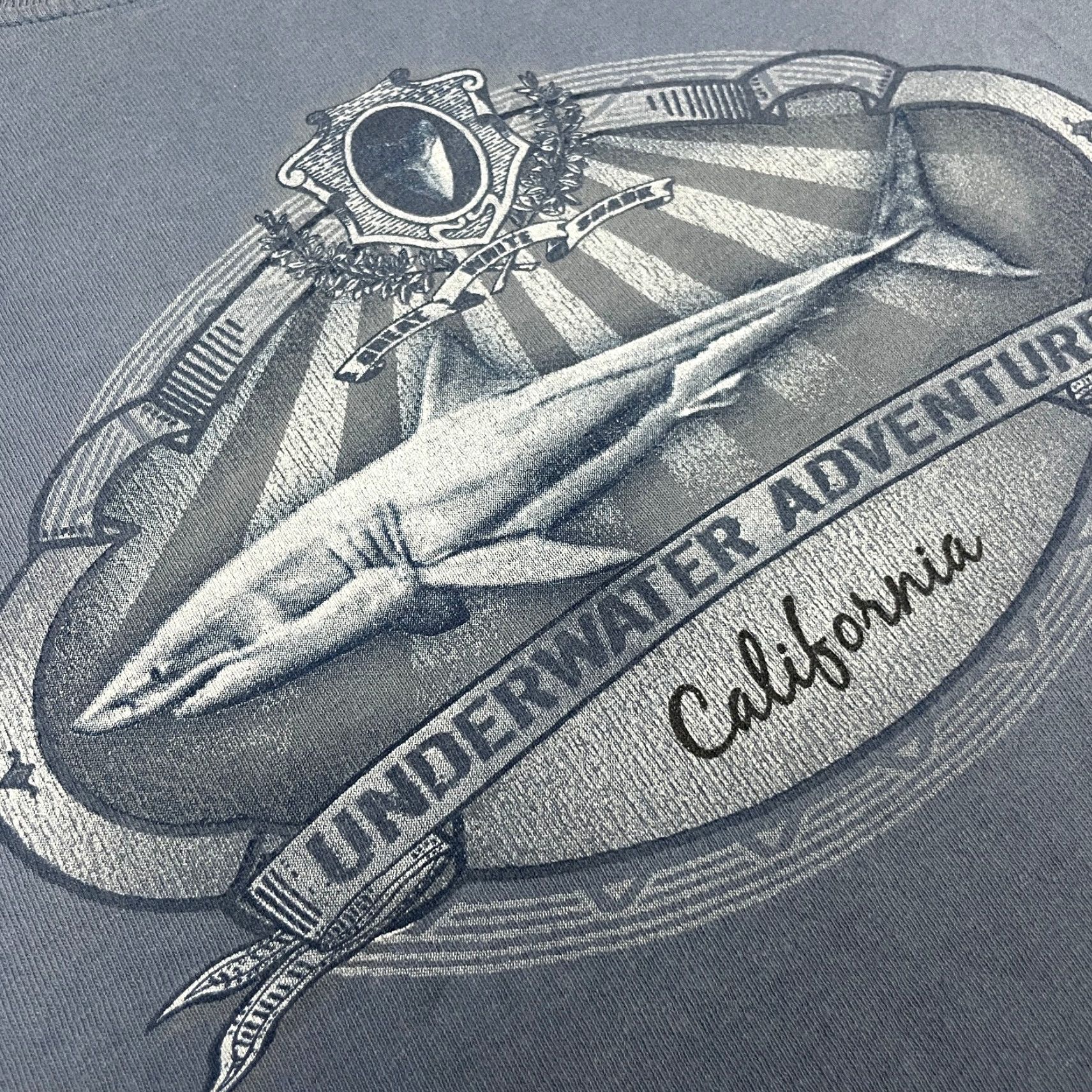 Vintage VINTAGE Shark TShirt Men Large Gray California Underwater Adventure 90s Sharks T-Shirt with Pockets Crew Neck Short Sleeve Cotton Shirt Mens Size US L / EU 52-54 / 3 - 5 Thumbnail