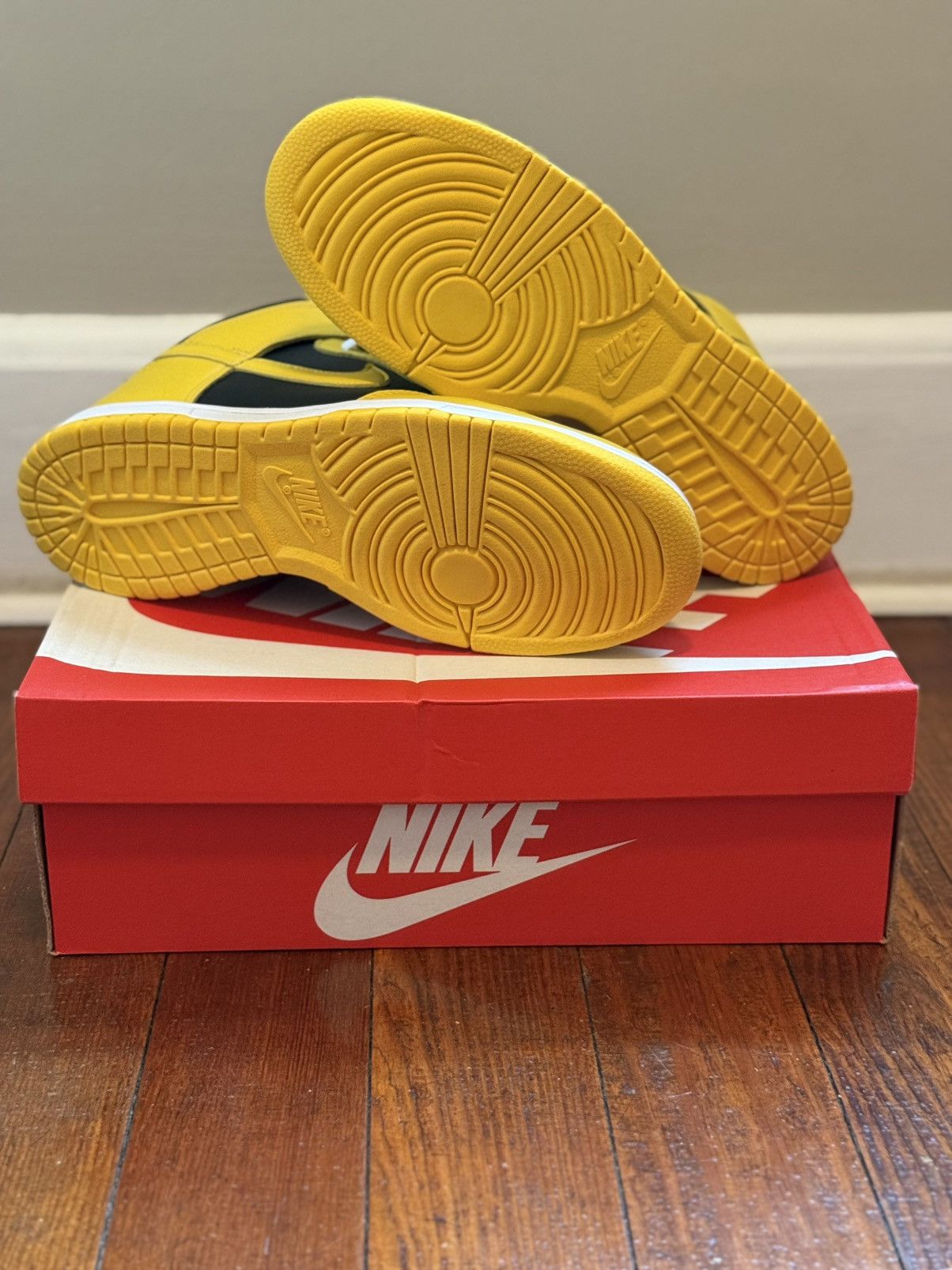 Nike Nike Dunk Hi QS Varsity Maize (IOWA) 2020 Size US 9 / EU 42 - 5 Thumbnail