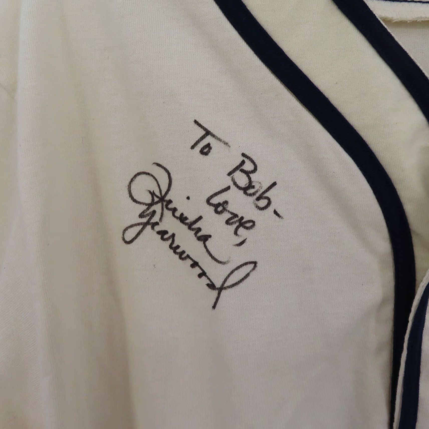 Vintage VTG Rawlings Trisha Yearwood Signed Baseball Jersey Tour Shirt Adult L Beige Short Sleeve Button-Up Mens 1990s Size US L / EU 52-54 / 3 - 3 Thumbnail
