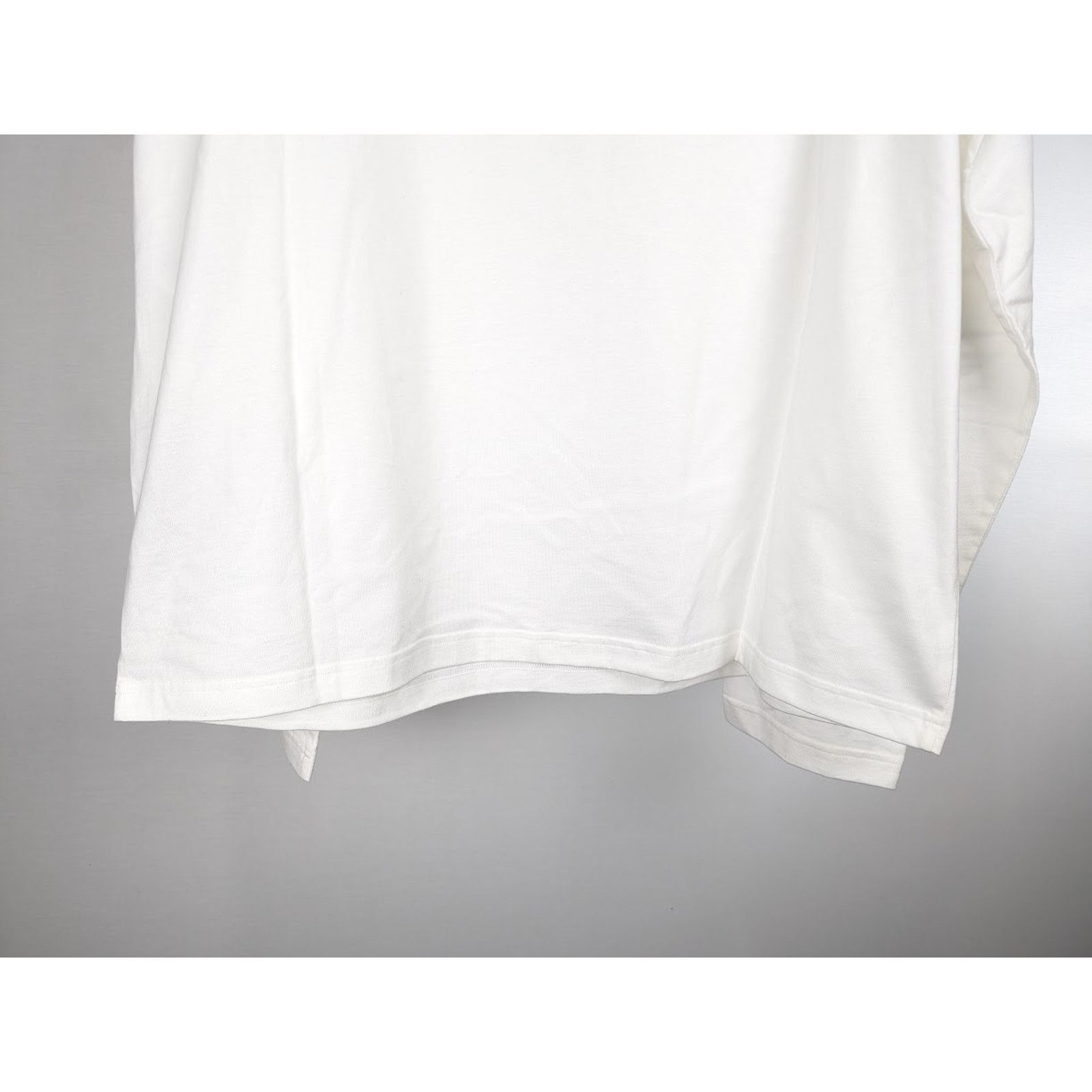 Balenciaga o1rshd1 Long Sleeve T-Shirt in White Size US XL / EU 56 / 4 - 16 Thumbnail