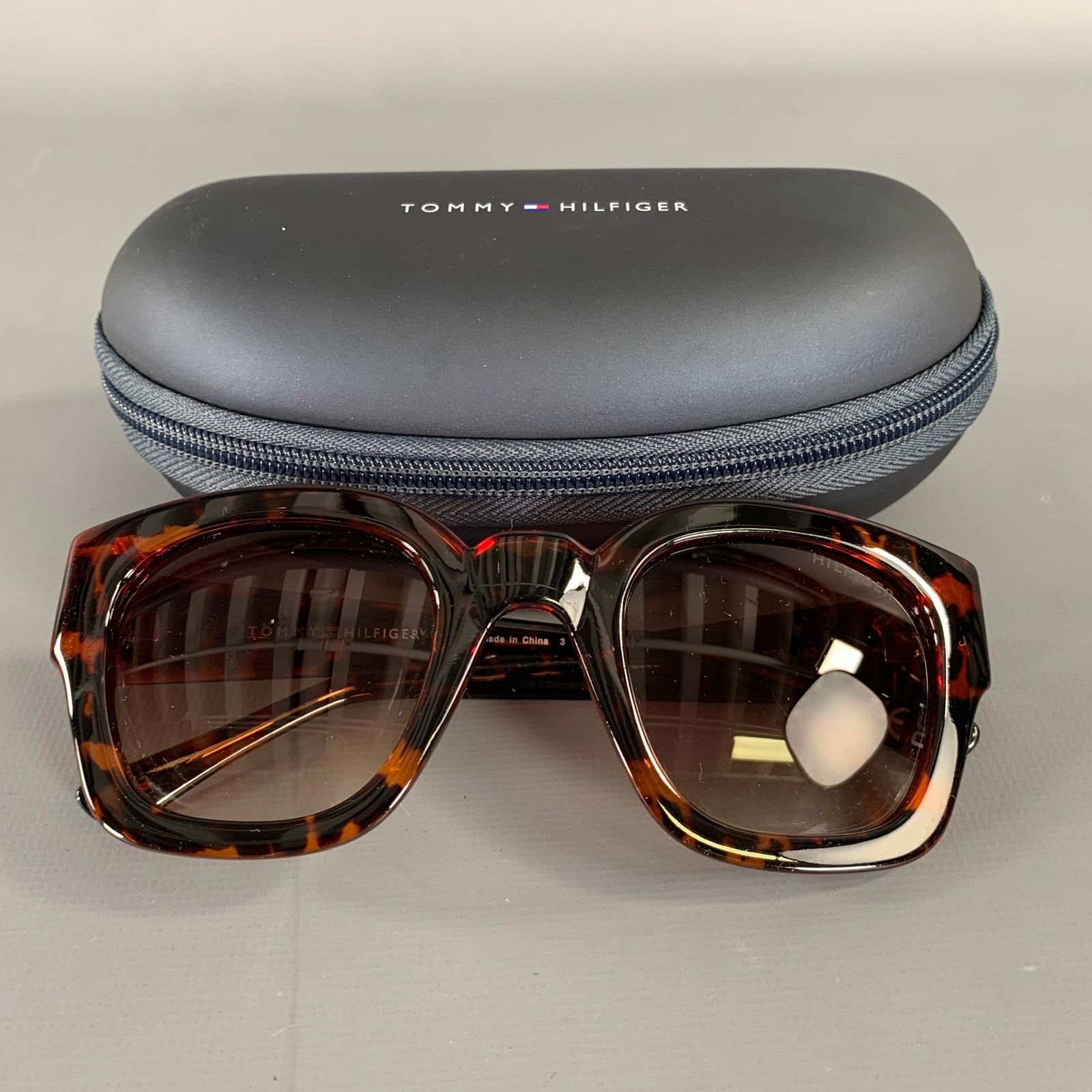 Tommy Hilfiger TOMMY HILFIGER Brown Tortoise Sunglasses Size ONE SIZE - 7 Thumbnail
