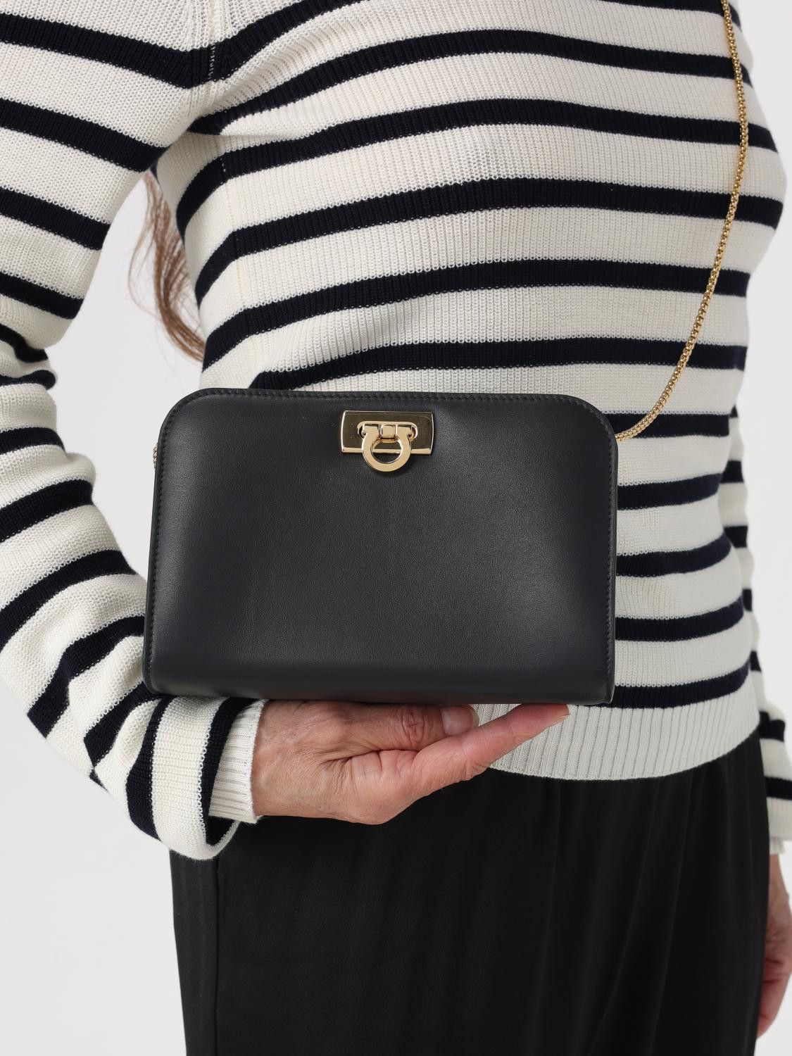 Salvatore Ferragamo o1s1rm0526 Size : OS / Shoulder Bag in Black Size ONE SIZE - 2 Thumbnail
