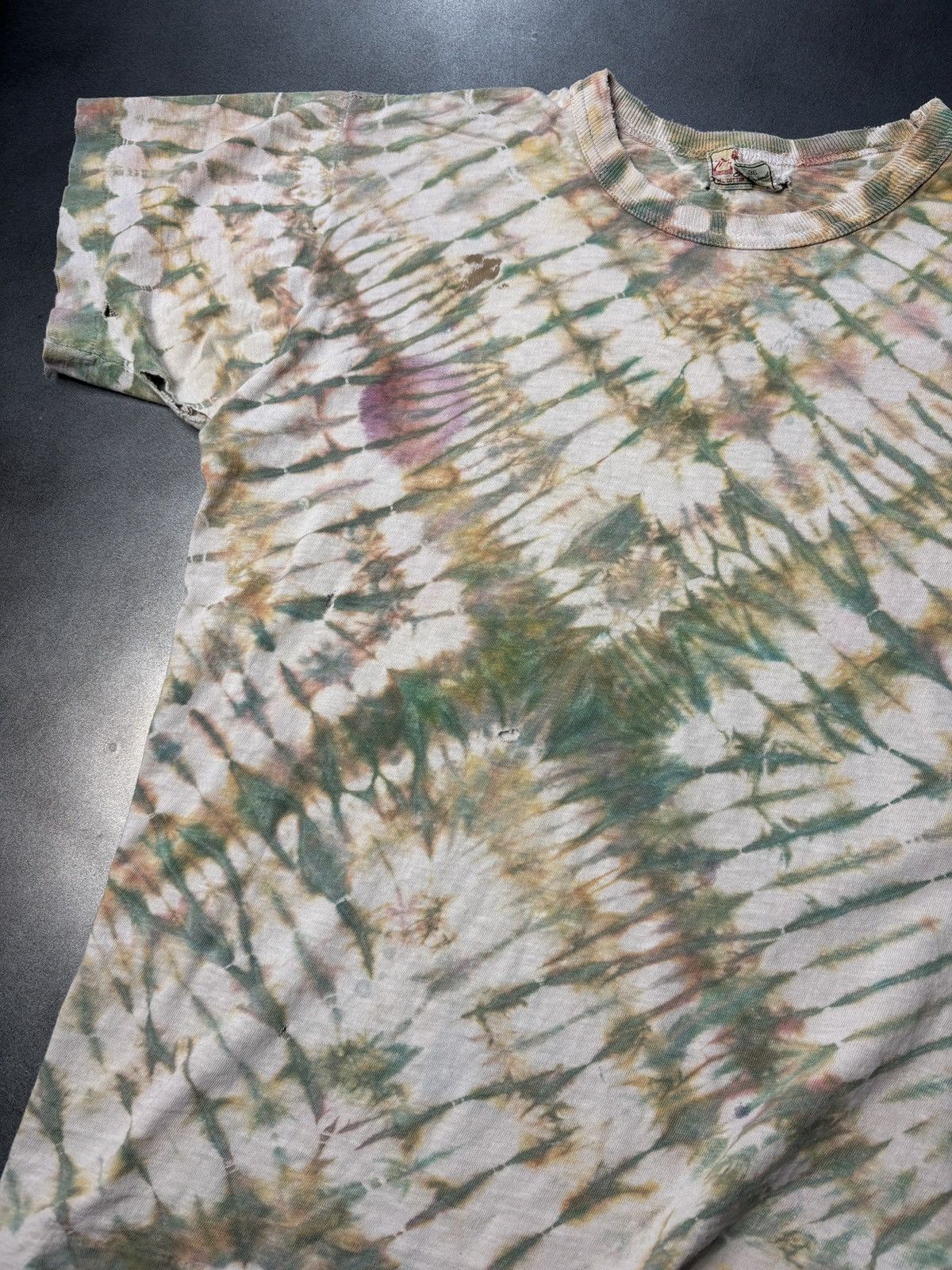 Vintage 1970s Tie Dye T-Shirt Vintage Thrashed Faded Distressed Swan Size US S / EU 44-46 / 1 - 11 Thumbnail