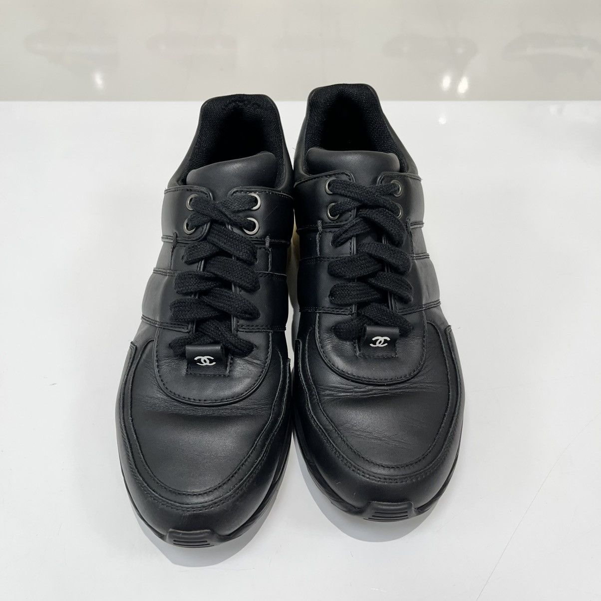 Chanel Chanel Sneakers Black/White (W) Size US 7 / IT 37 - 9 Thumbnail