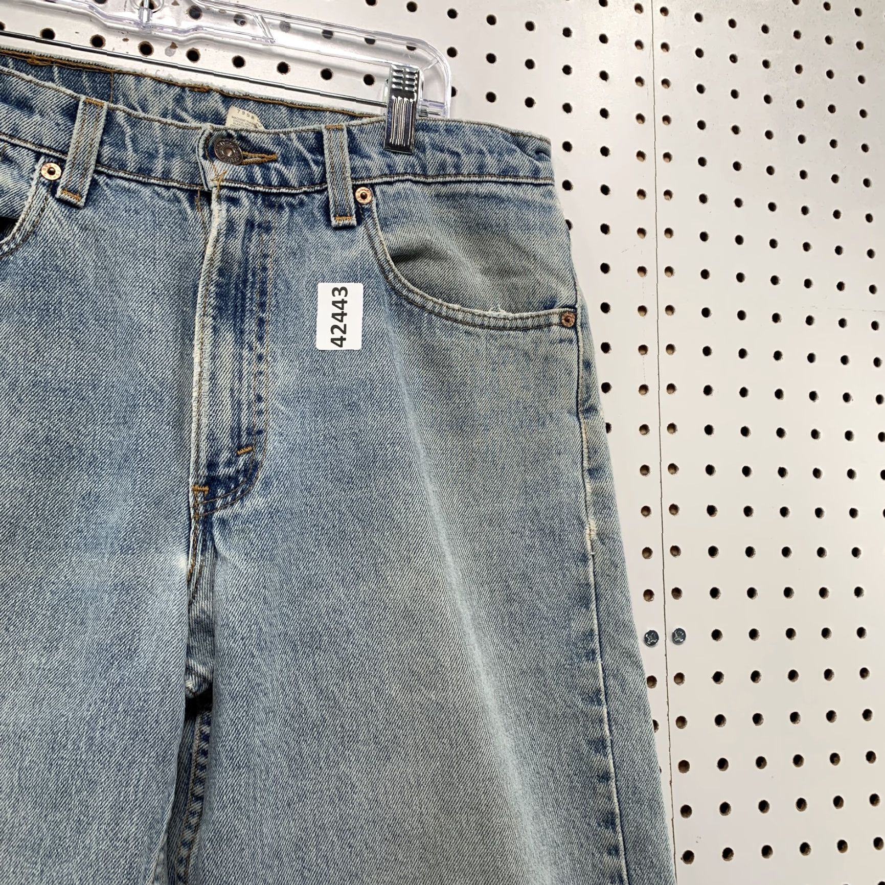Levi's VINTAGE Levi's 550 Blue Denim Jeans Mens 33x32 Distressed 90s USA Fits 32x31 Size US 33 - 4 Thumbnail