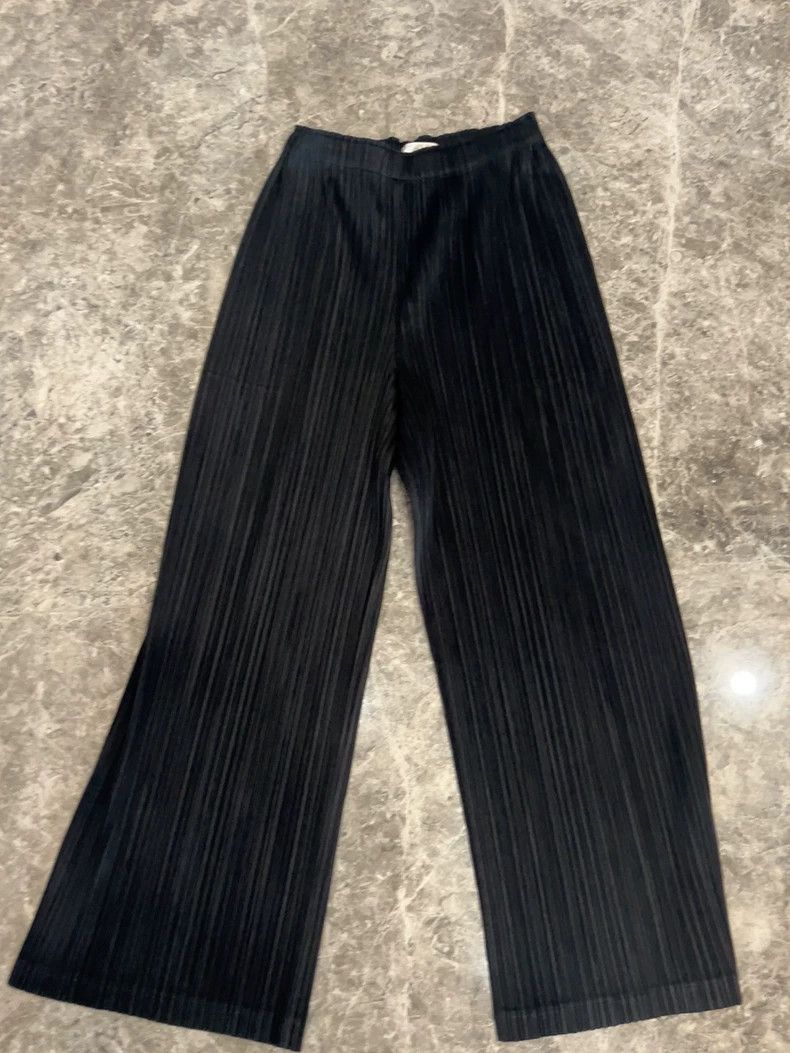 Issey Miyake Issey Miyake size:3 Black pleated trousers Size 23" - 1 Thumbnail