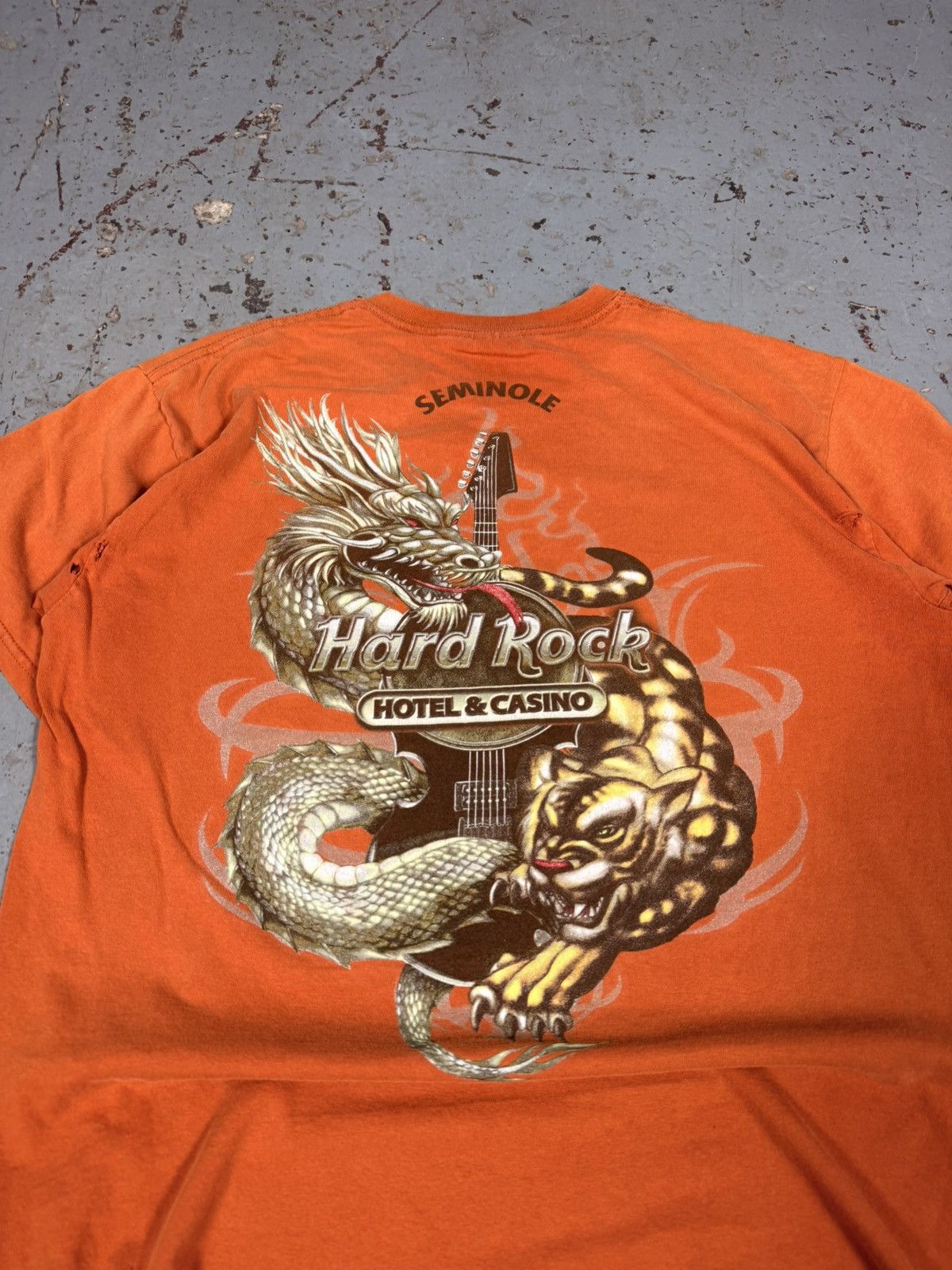 Vintage Vintage Thrashed Hard Rock Cafe Tampa Tee Size US L / EU 52-54 / 3 - 3 Thumbnail
