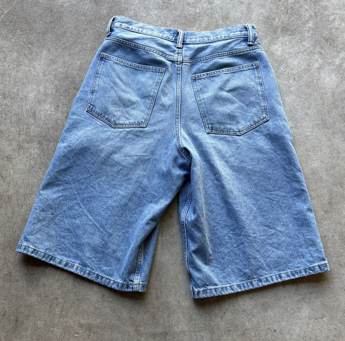 H&M ‘SUPER BAGGY’ DENIM SHORTS Size US 31 - 2 Thumbnail