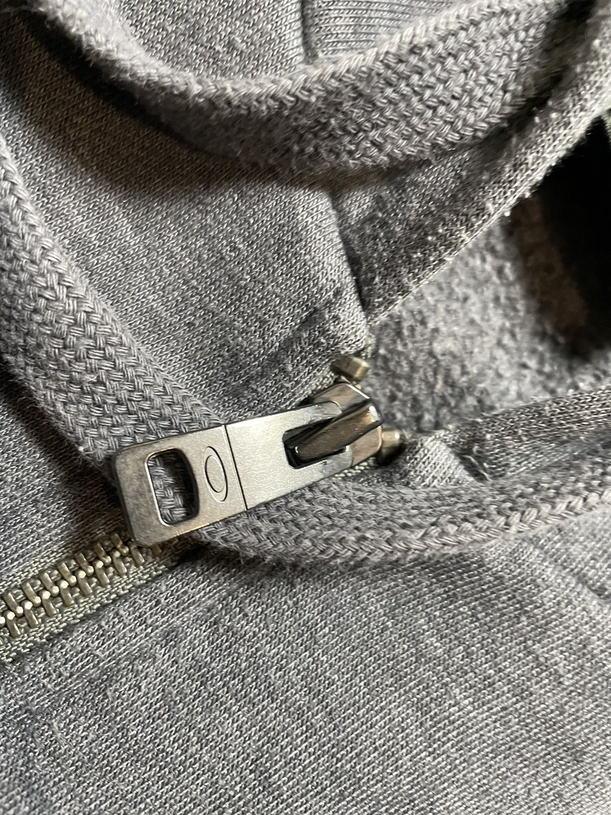 Oakley Vintage Oakley Big Logo Y2K Full Zip Hoodie Size US L / EU 52-54 / 3 - 7 Thumbnail