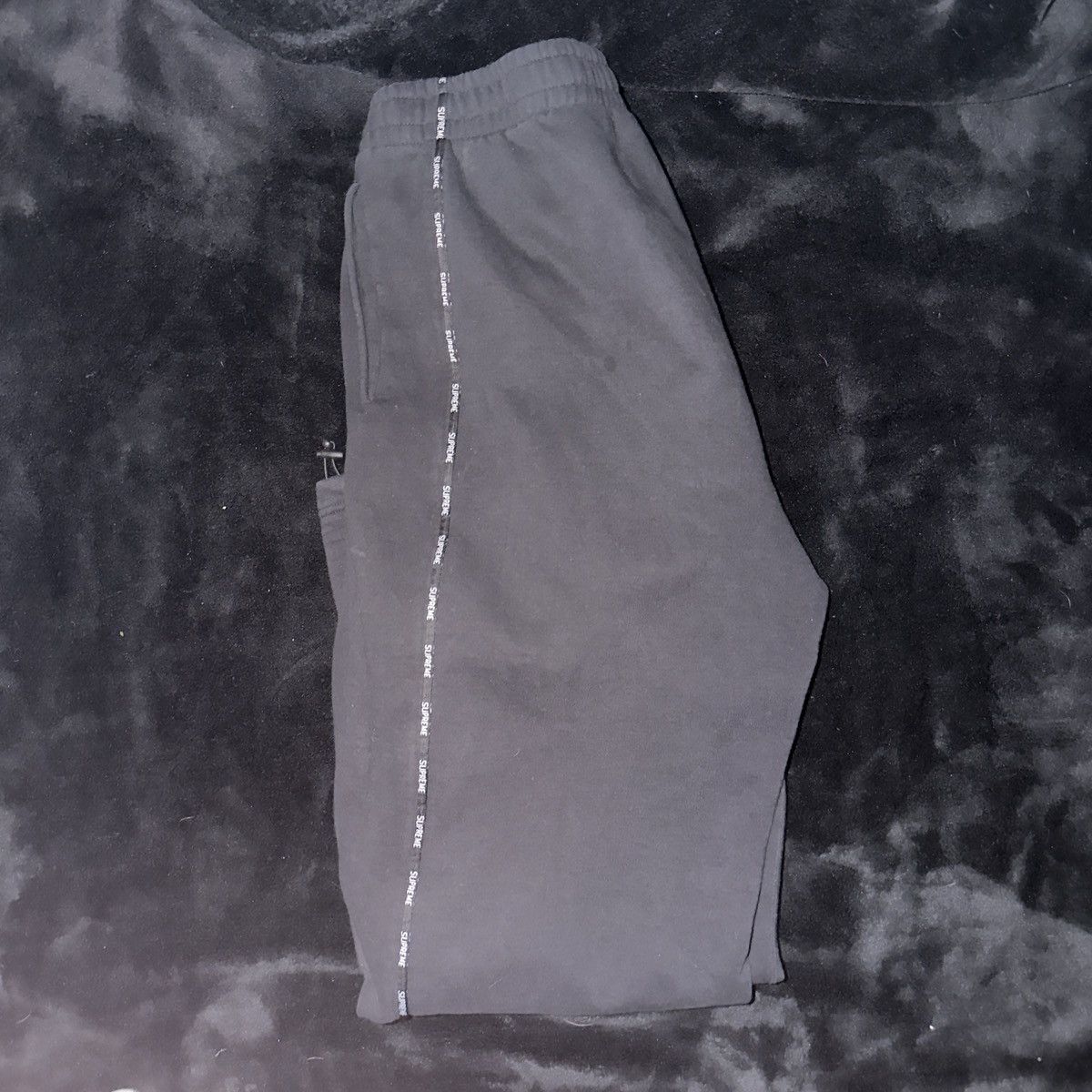 Supreme 2025 Supreme Piping Sweatpant 'Black' Size US 32 / EU 48 - 3 Thumbnail