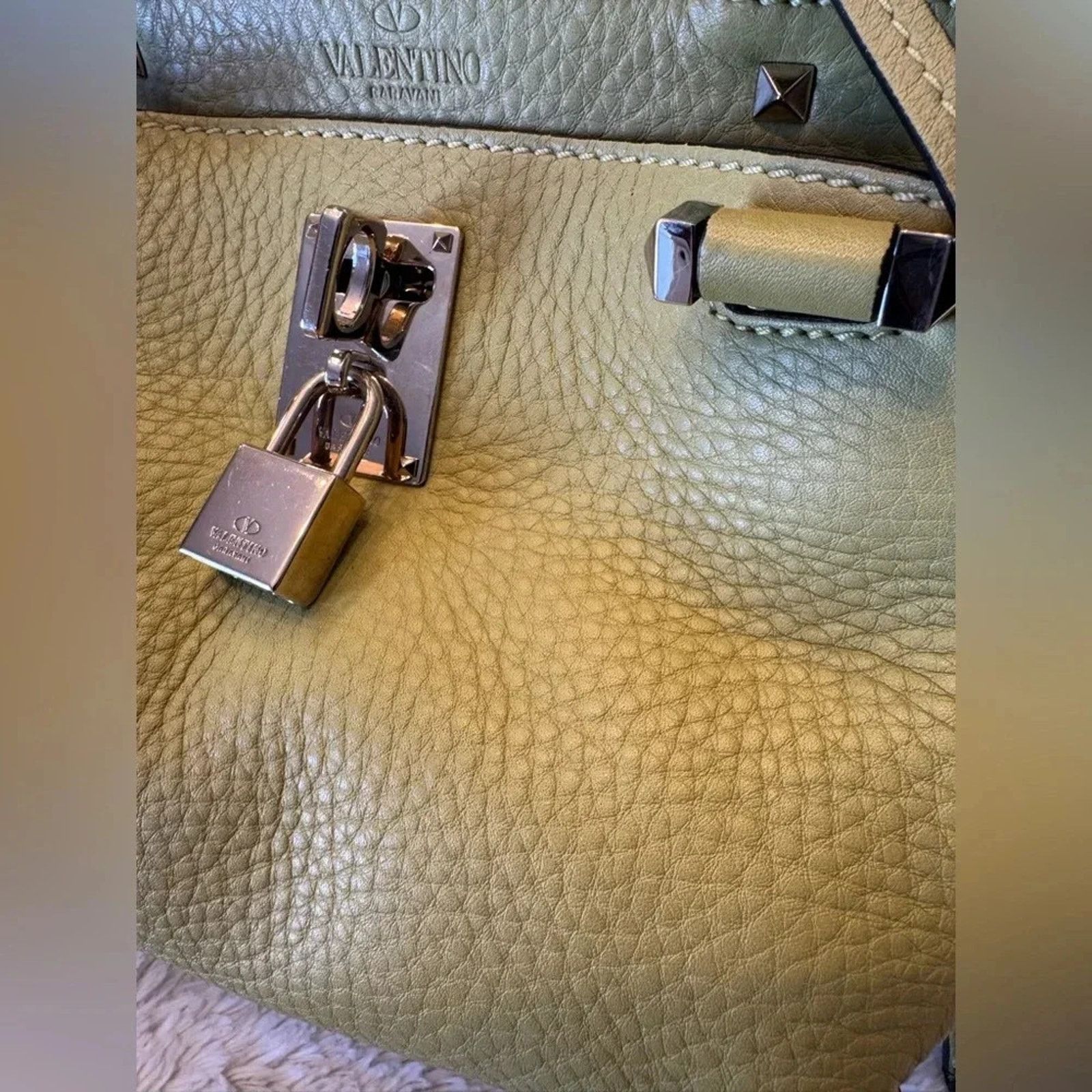 Valentino EUC Valentino Garavani Pebbled Leather 2-way bag in Green Size ONE SIZE - 4 Thumbnail