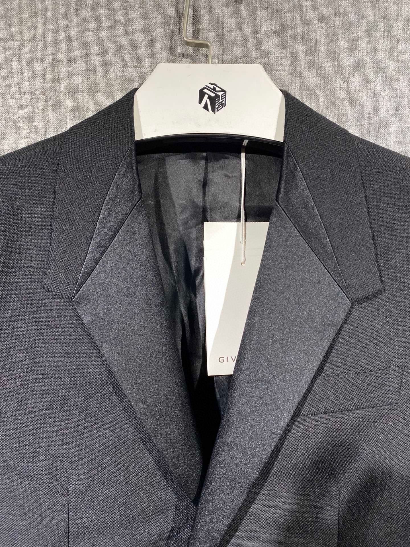 Givenchy Givenchy Suit Jacket Size 44 Size US S / EU 44-46 / 1 - 3 Thumbnail