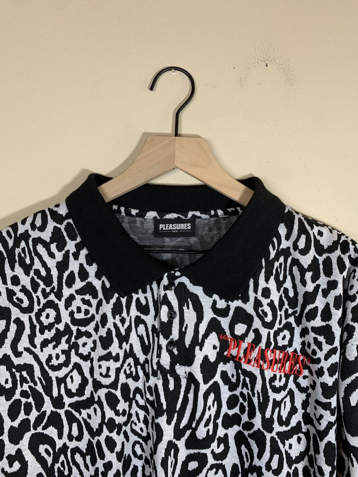 Designer × Pleasures *RARE* Pleasures Leopard Knit Henley Long Sleeve Sweater XL Size US XL / EU 56 / 4 - 2 Thumbnail