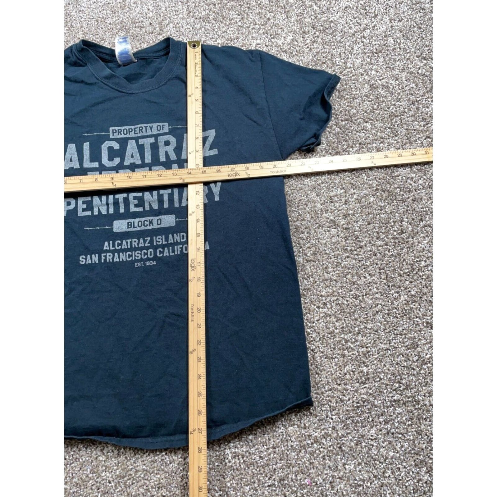 Gildan VINTAGE Alcatraz Federal Penitentiary T-Shirt Adult Large Black Gildan Jersey Crew Neck California Retro Mens Size US L / EU 52-54 / 3 - 5 Thumbnail