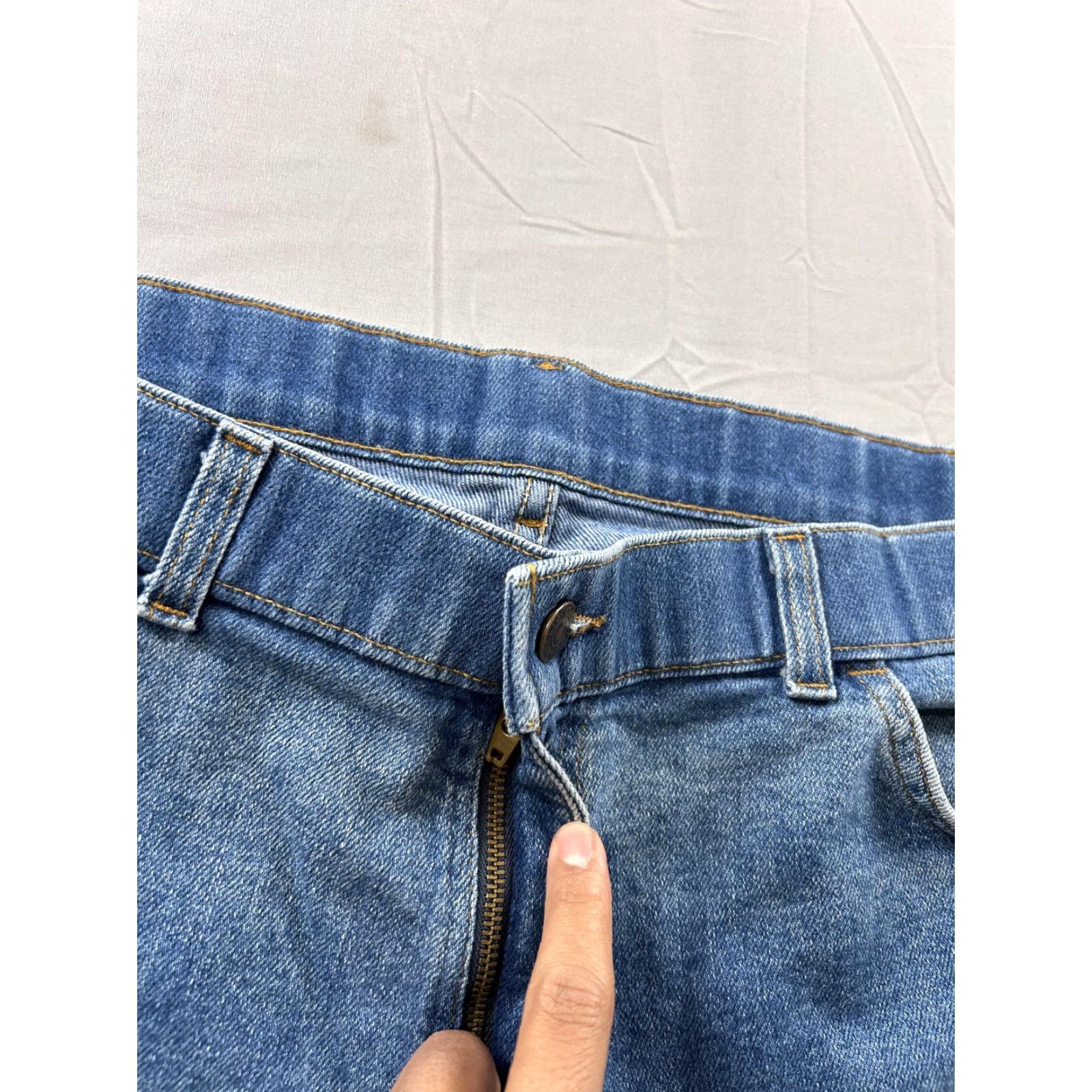 Levi's VINTAGE Levi's Jeans Mens 38X31 Blue Denim Relaxed Boot Cut 90s USA Black Tab Size US 38 / EU 54 - 6 Thumbnail