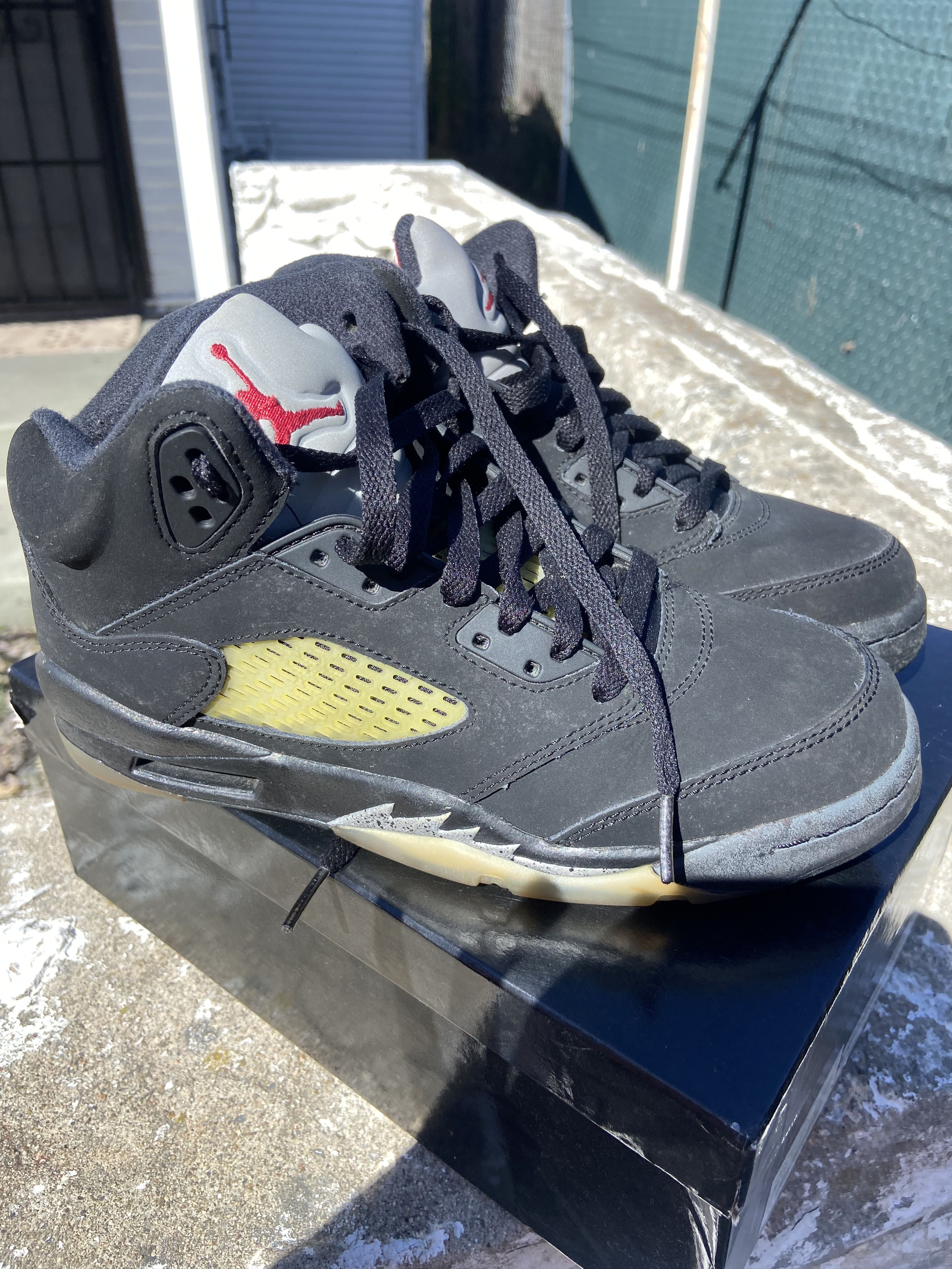 Nike Jordan 5 Black Metallic Size US 5 / EU 37 - 1 Thumbnail