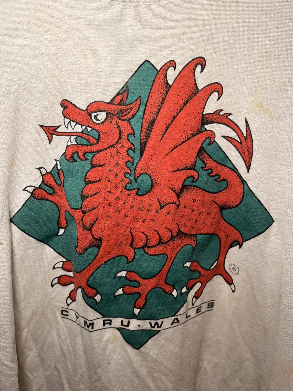 Vintage Vintage London Wales dragon crest distressed T-shirt Size US M / EU 48-50 / 2 - 3 Thumbnail