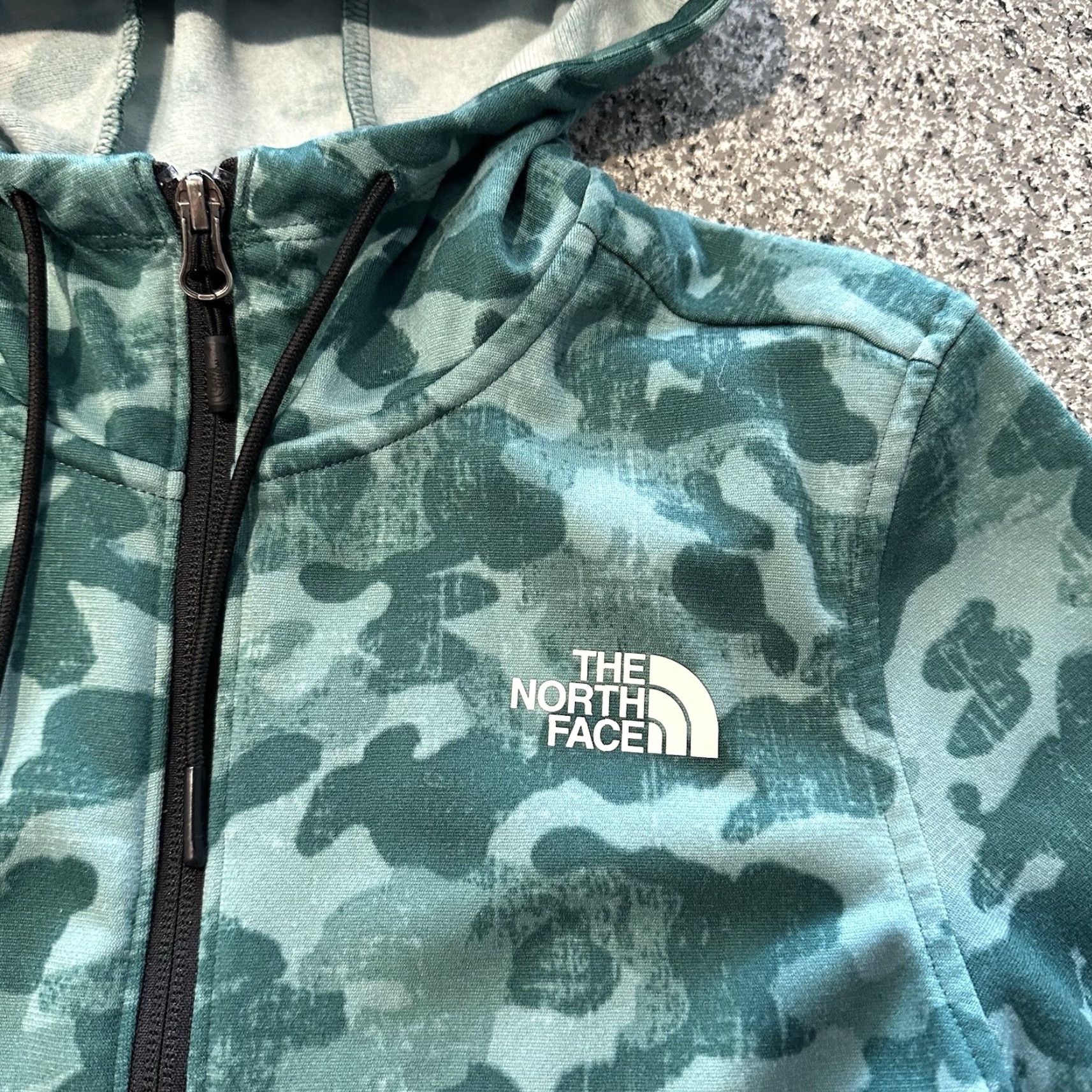 The North Face The North Face Jacket Womens S Full Zip Hooded Camouflage Teal Lightweight Fleece Blue Front Zip Hoodie Size S / US 4 / IT 40 - 2 Thumbnail