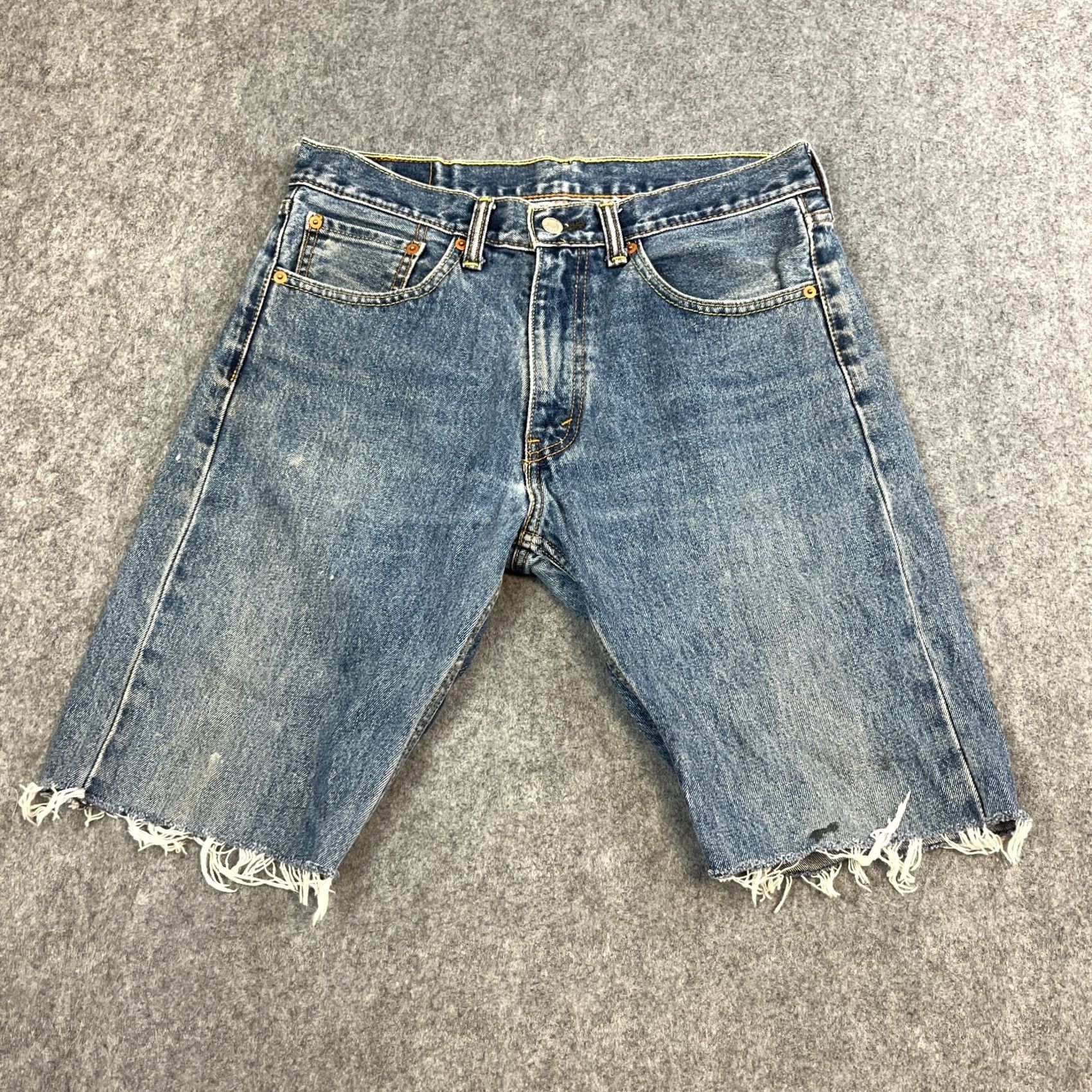 Levi's Levi's 505 Mens Bermuda Shorts Denim W32 Blue Mid Wash Whiskers Fray Hem 5-Pocket Regular Reach Size US 32 / EU 48 - 2 Thumbnail
