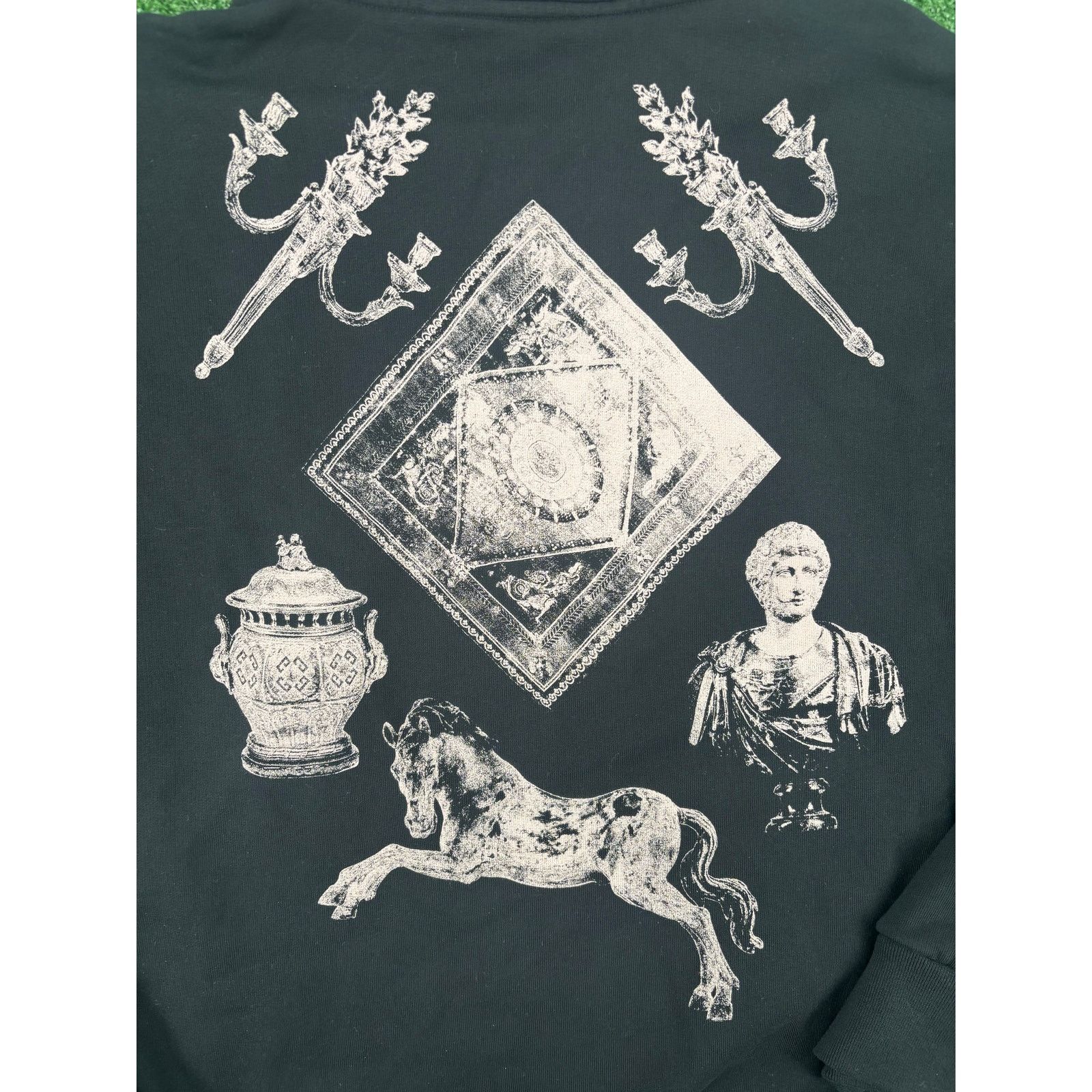 Givenchy Givenchy Men's Boxy 'Tarot' Black Full-Zip Hoodie Size XXL Size US XXL / EU 58 / 5 - 5 Thumbnail