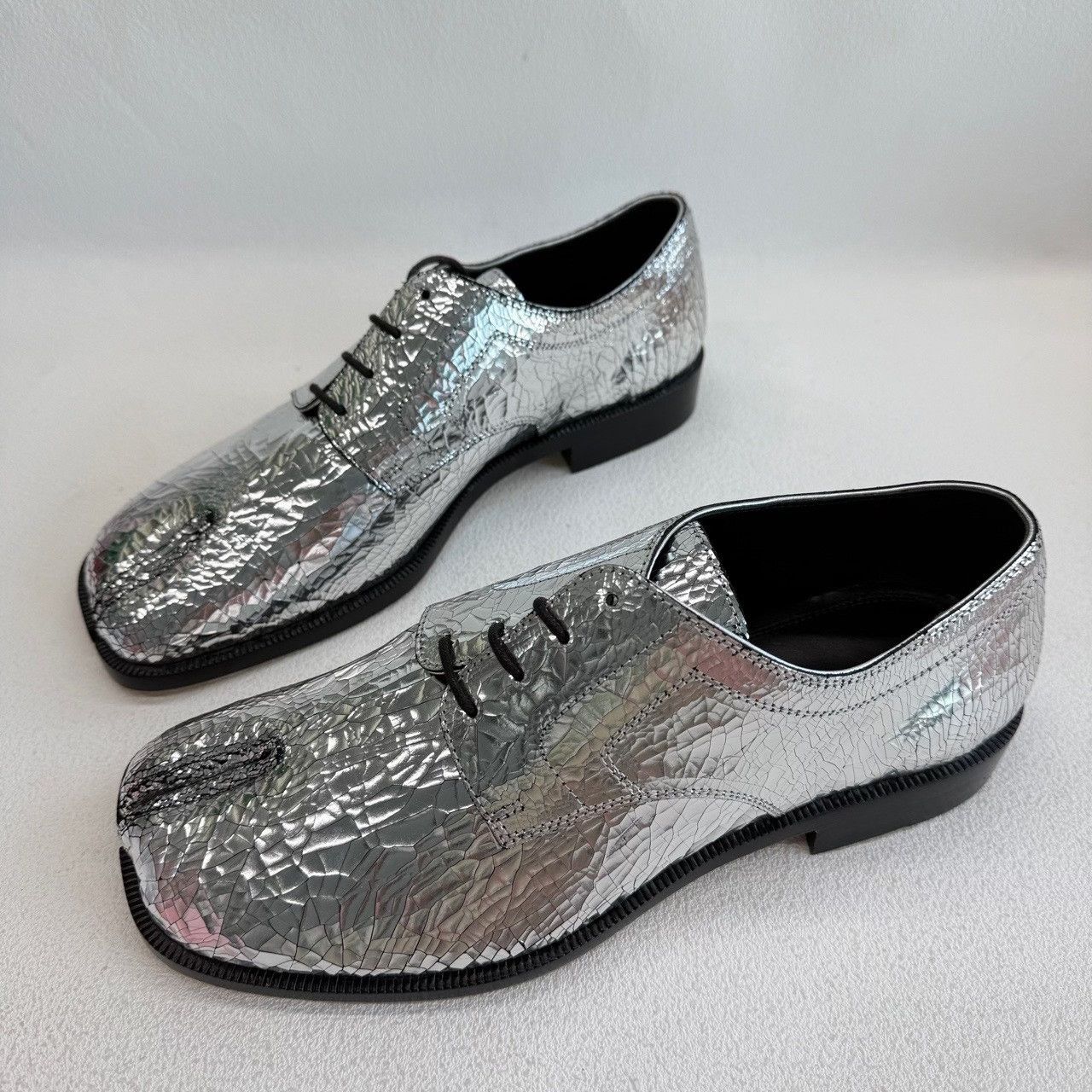 Maison Margiela Maison Margiela Silver Lowtop Sneakers 10 Men Size US 10 / EU 43 - 1 Thumbnail