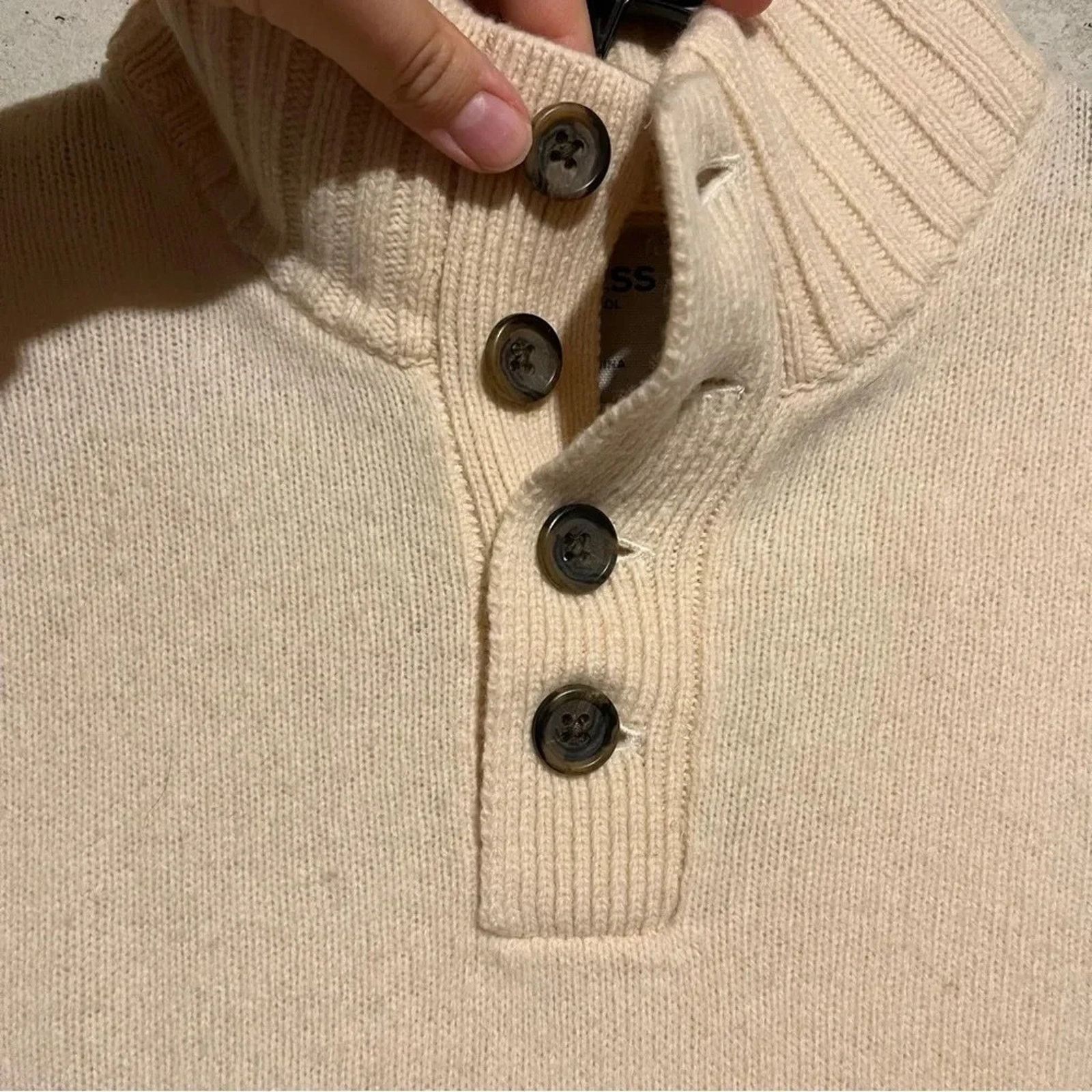 Express Express 100% Lambs Wool Sweater Cream Sz M Henley Mock Neck Size US M / EU 48-50 / 2 - 5 Thumbnail