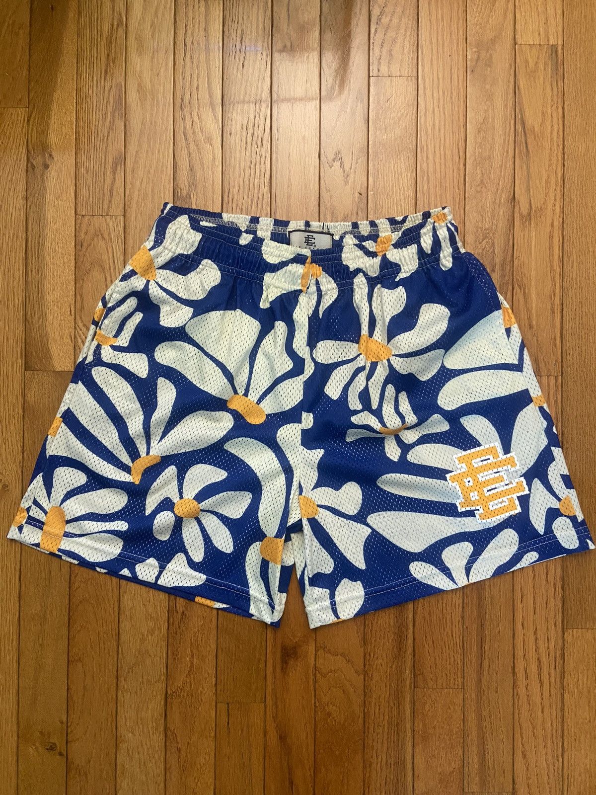 Eric Emanuel Eric Emanuel EE Basic Short Blue Daisies/Yellow Size US 34 / EU 50 - 1 Thumbnail