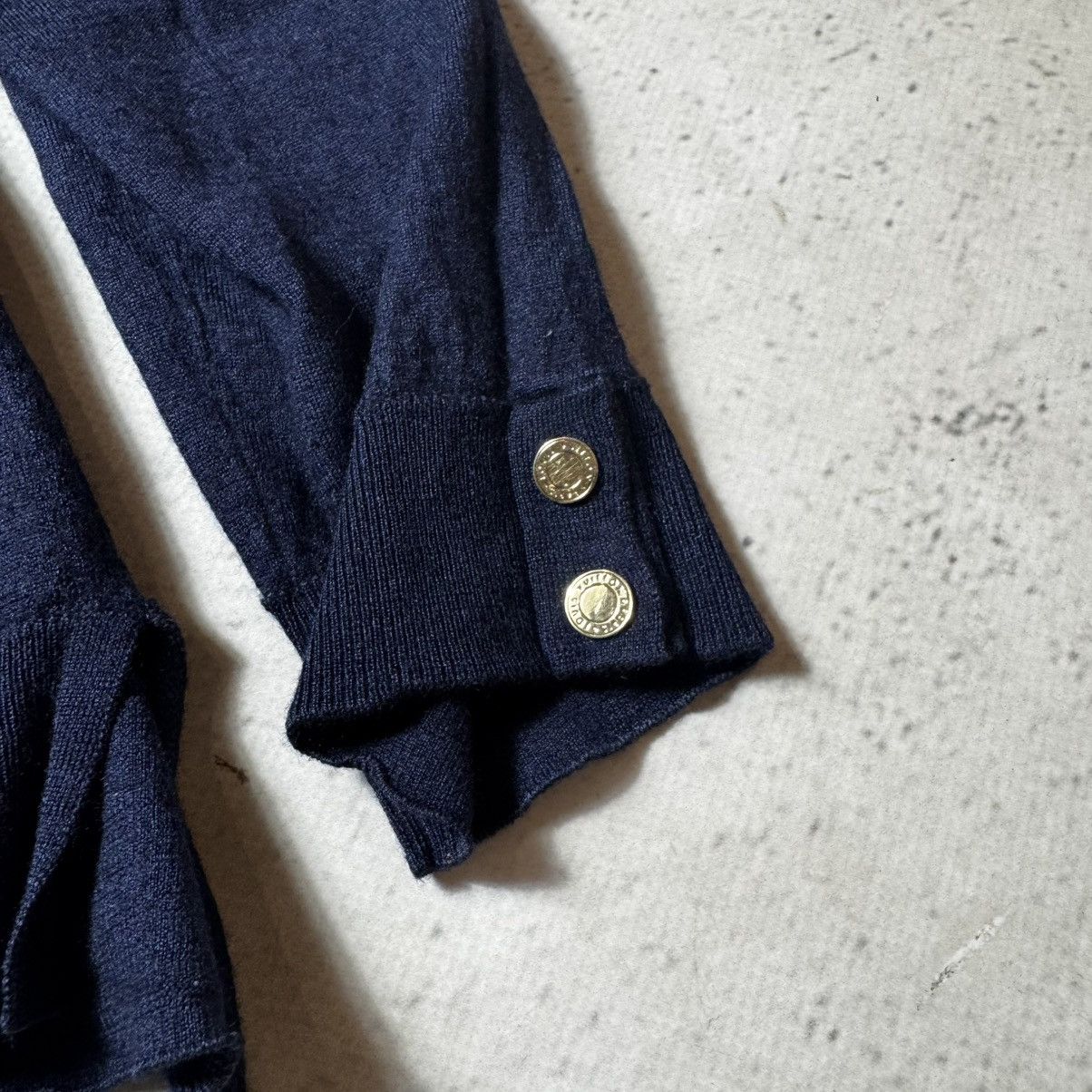 Louis Vuitton vintage louis vuitton cashmere sweater wool gold buttons Size M / US 6-8 / IT 42-44 - 6 Thumbnail