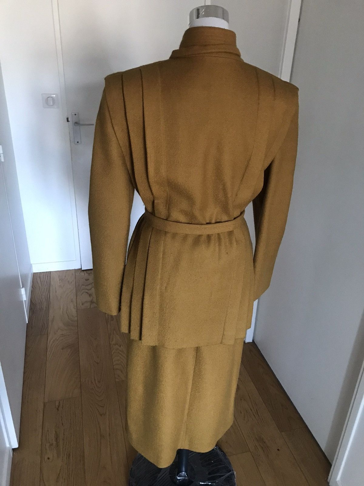 Dior CHRISTIAN DIOR SUIT. Vintage Size 28" / US 6 / IT 42 - 5 Thumbnail