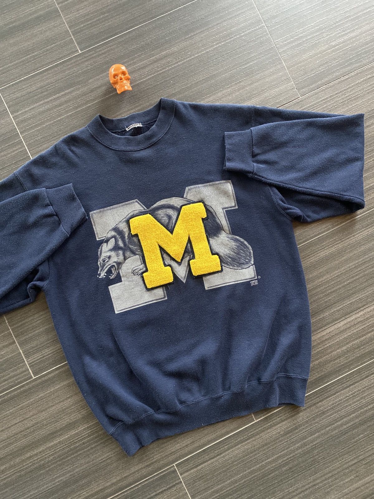 Vintage 90s U of M wolverines sweatshirt XL Size US XL / EU 56 / 4 - 1 Thumbnail