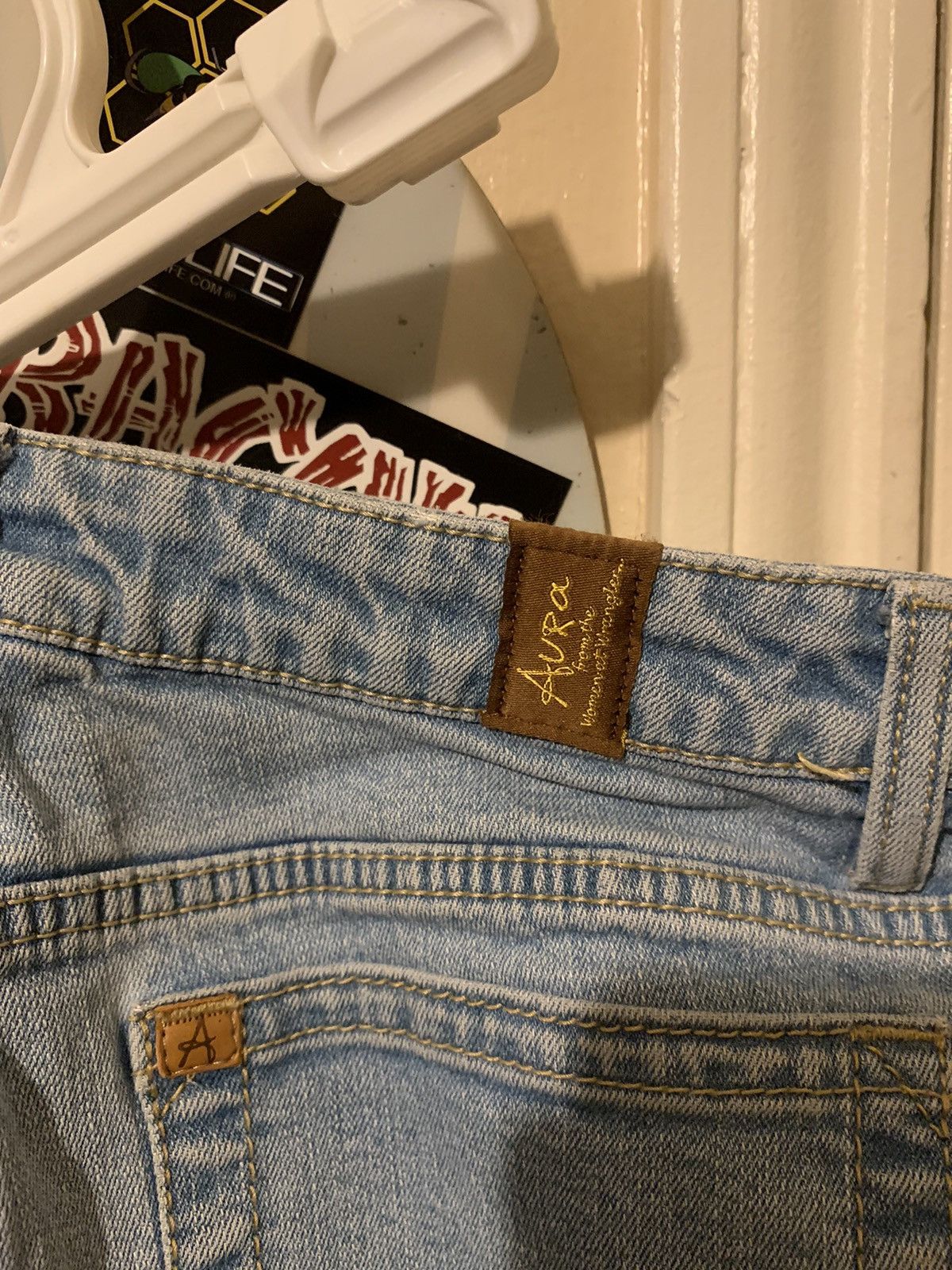 Wrangler Women’s Short Rise lAura Jeans from The Women at Wrangler Size 28" / US 6 / IT 42 - 5 Thumbnail