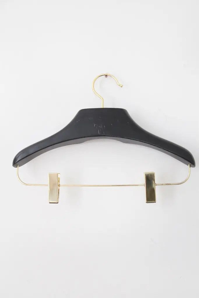 Louis Vuitton Lot of 4 wood Louis Vuitton hangers Size ONE SIZE - 10 Thumbnail