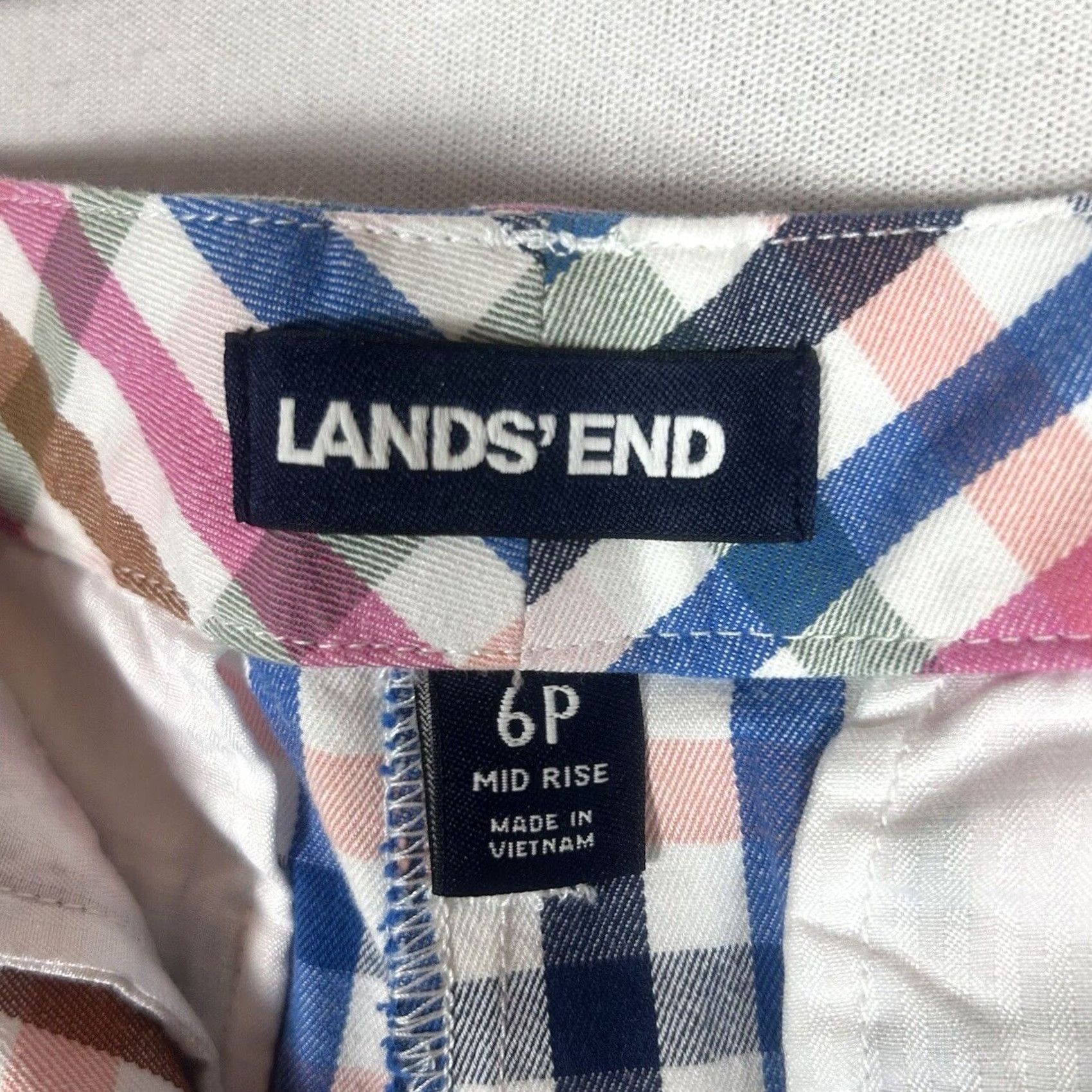 Lands' End Lands' End Plaid Bermuda Shorts Size 6P Mid Rise Petites Casual Stretch Easy Care Shorts Pants Women Mens Girls Sneakers Size 28" / US 6 / IT 42 - 3 Thumbnail