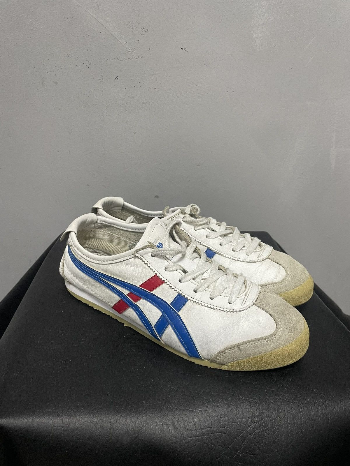 Asics Asics tiger onitsuka kill bill style shoes trainers y2k Size US 7 / EU 40 - 2 Thumbnail