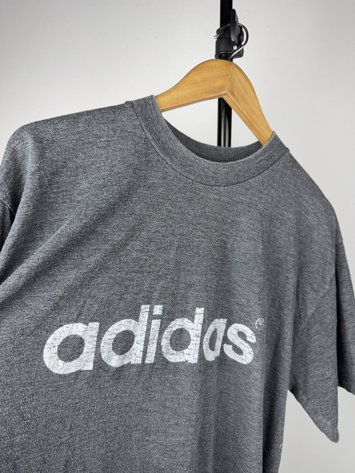 Adidas 90s Retro Adidas Vintage Cracked Logo Graphic Tee Grey L Size US L / EU 52-54 / 3 - 5 Thumbnail