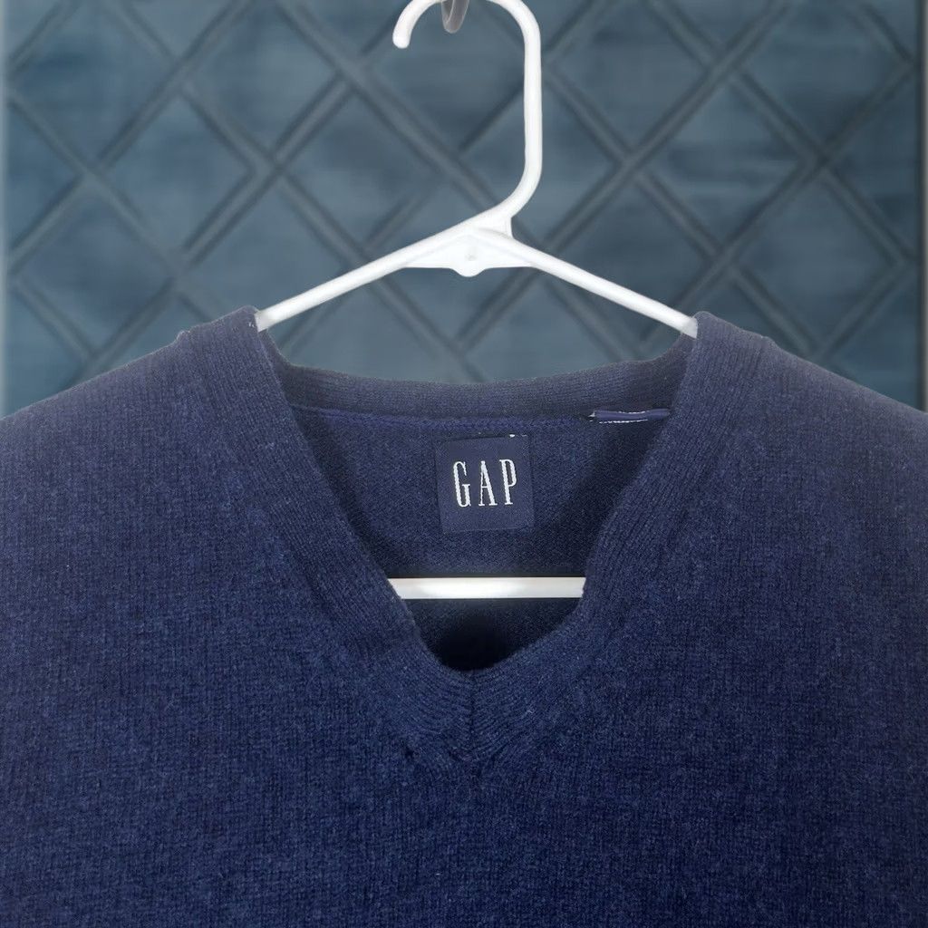Gap VINTAGE Gap 100% Lambswool Golf Sweater Vest Mens L Blue V-Neck Casual Sold by Gap Size US L / EU 52-54 / 3 - 1 Thumbnail