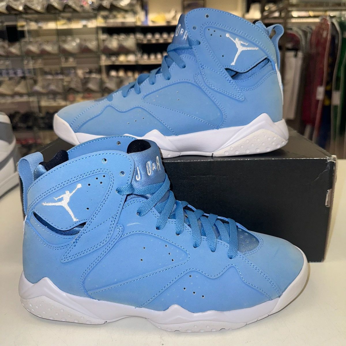 Jordan Brand × Nike Size 7 - Jordan 7 Retro Pantone 304775-400 Size US 7 / EU 40 - 1 Thumbnail